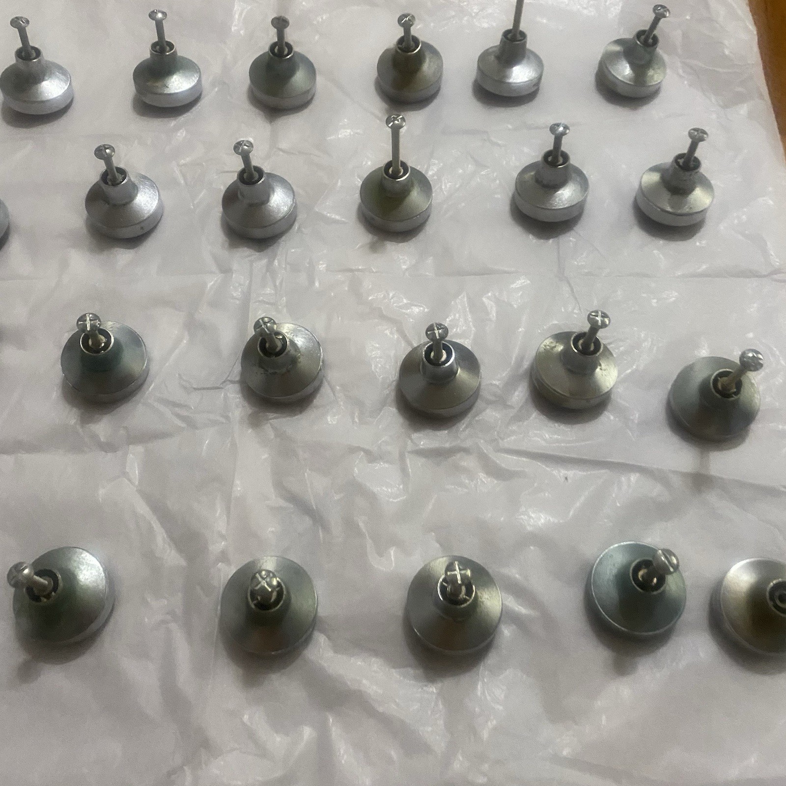 Retro 1970s Amber Resin Cabinet Pulls Hardware with Screws – Lot of 24″