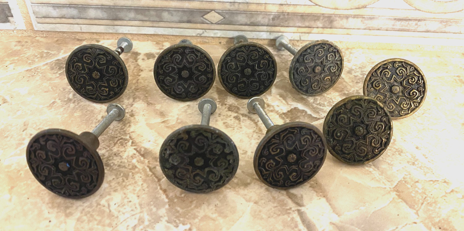 Vintage salvage, grecian or celtic style, 9 pc knobs and 7 screws lot