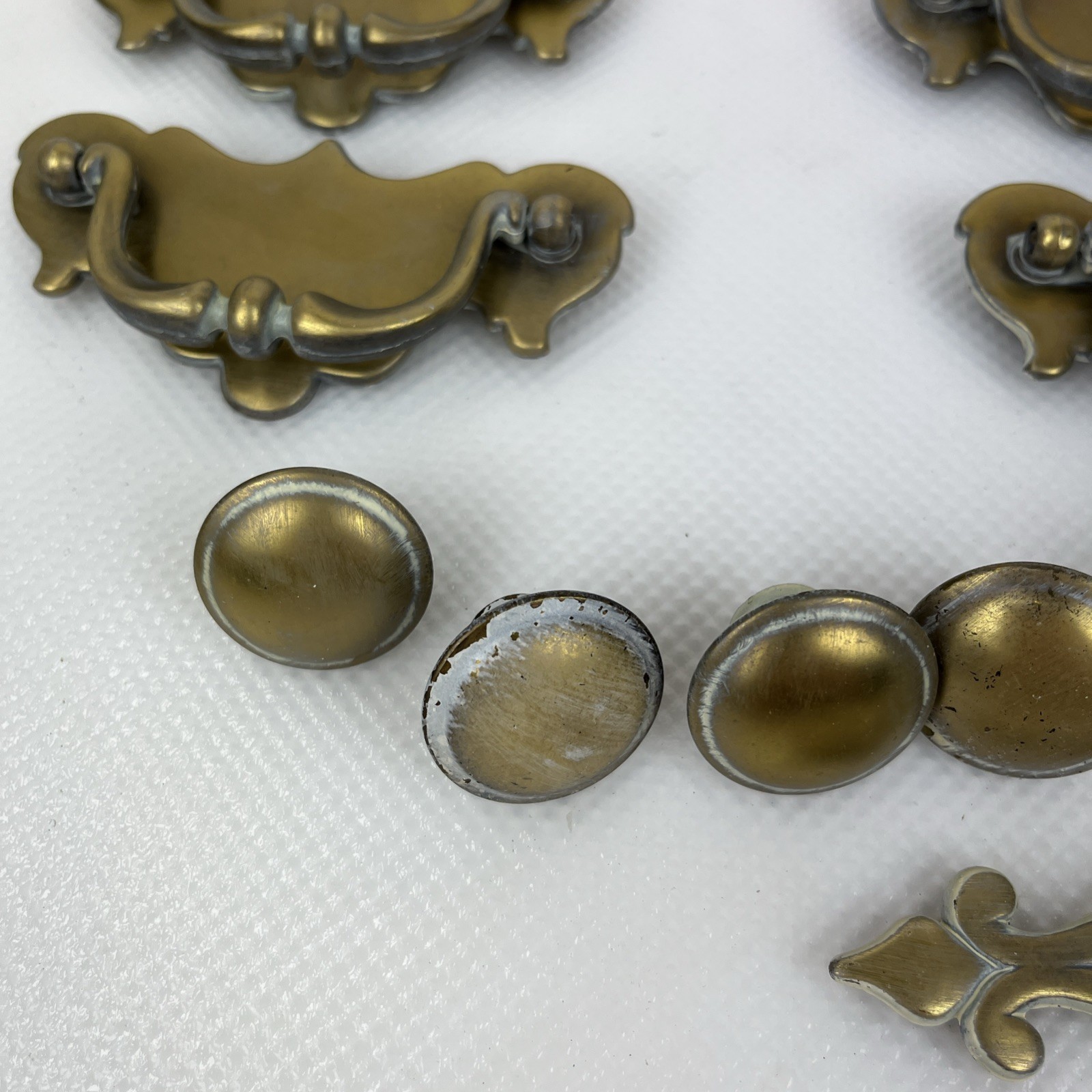 Lot 6 Vintage Brass Drop Handle Drawer Pull with 5 pull knobs Cabinet Hardware