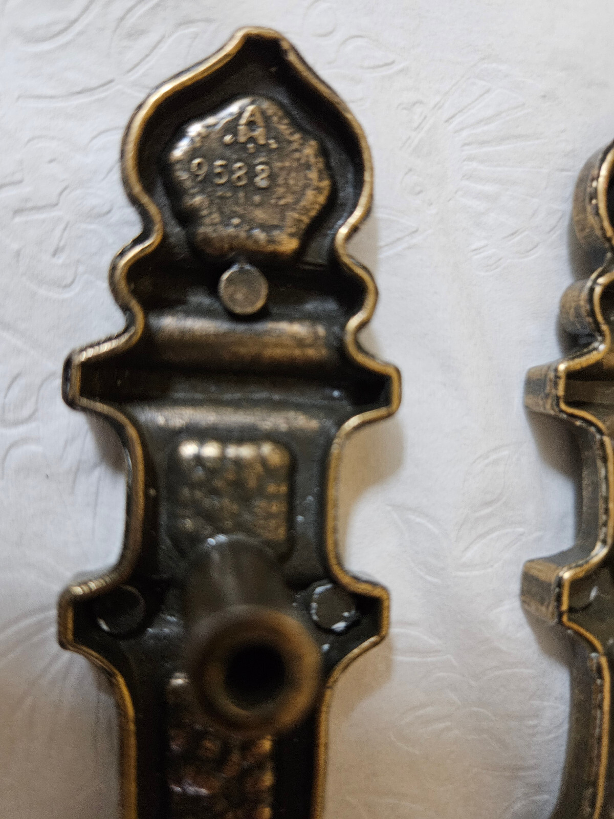 Vintage Ajax 9588 Pull Handles Drawer Cabinet Door Gothic Style Brass Lot Of 4