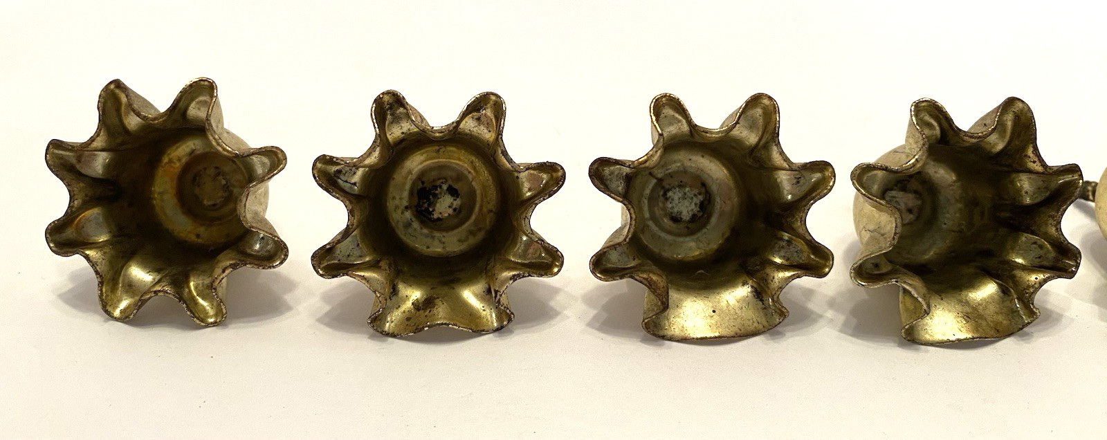 Set of 5 VTG Brass Flower/Sun Shape 1.25″ x .75″ Cabinet/Drawer Pulls/Knobs