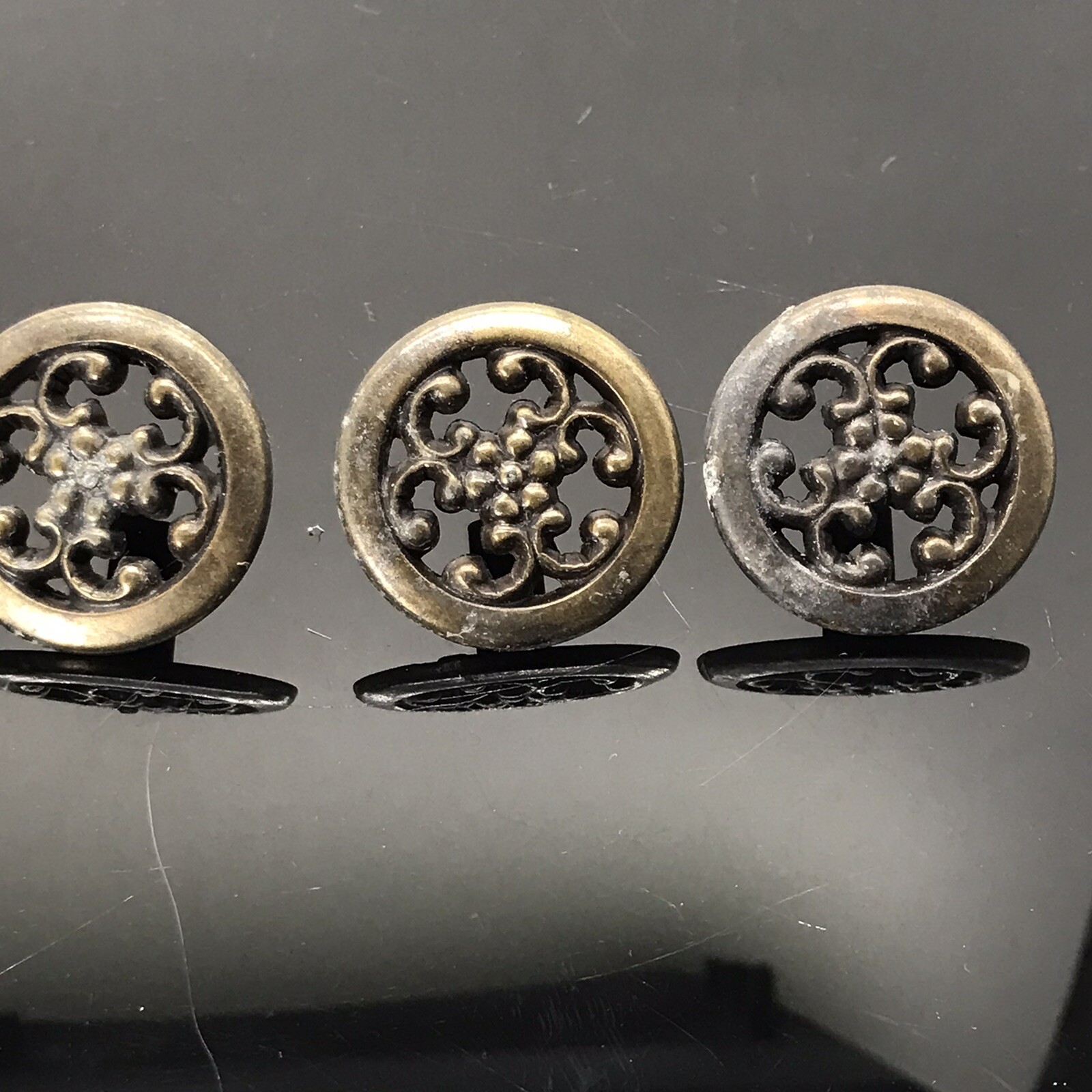 Antique Brass Tone Cabinet Door Drawer Round Knob Handle Floral Daisy 1.5″