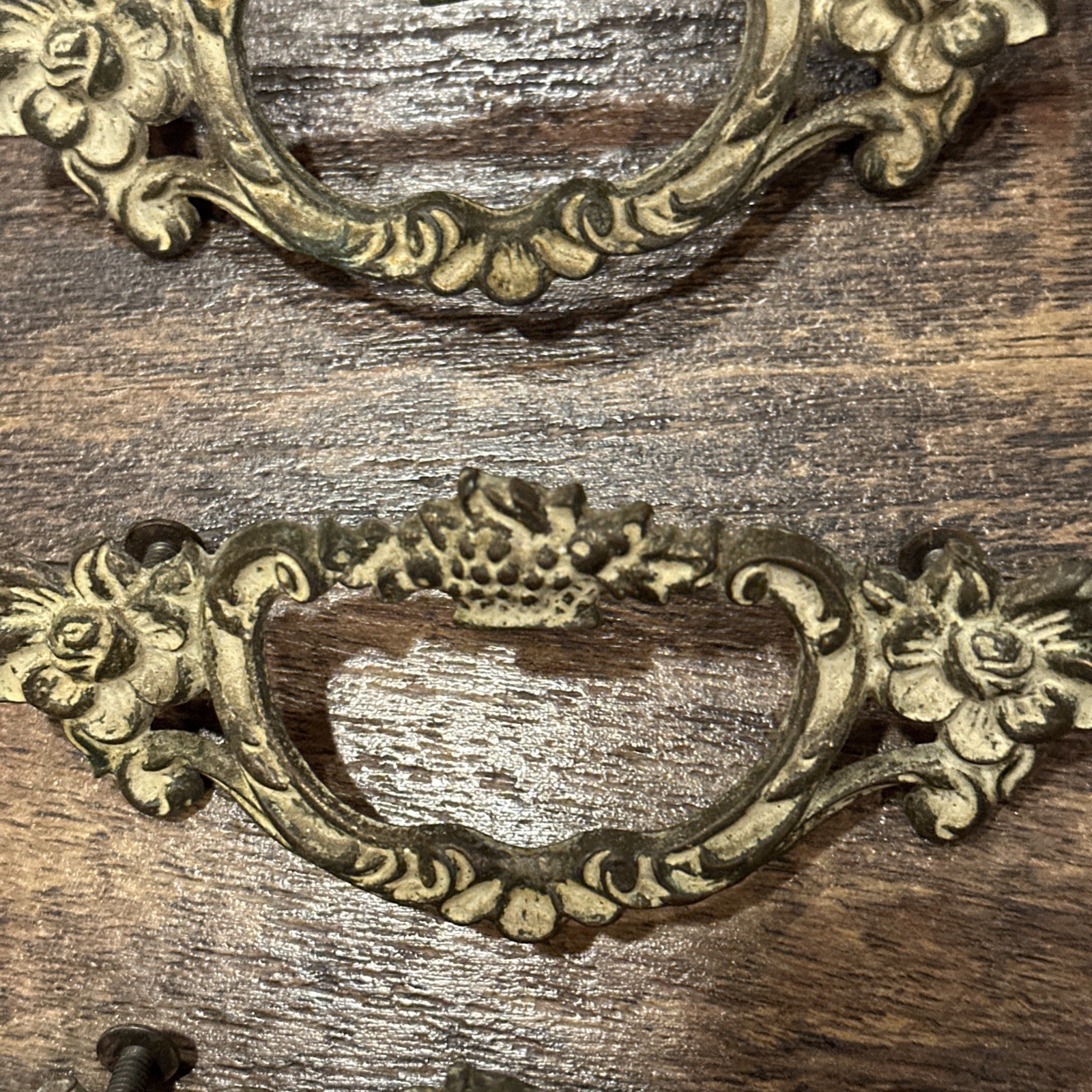 S/8-Vintage FRENCH PROVINCIAL-Distressed Cream-Metal Drawer Pulls-Florals/Basket
