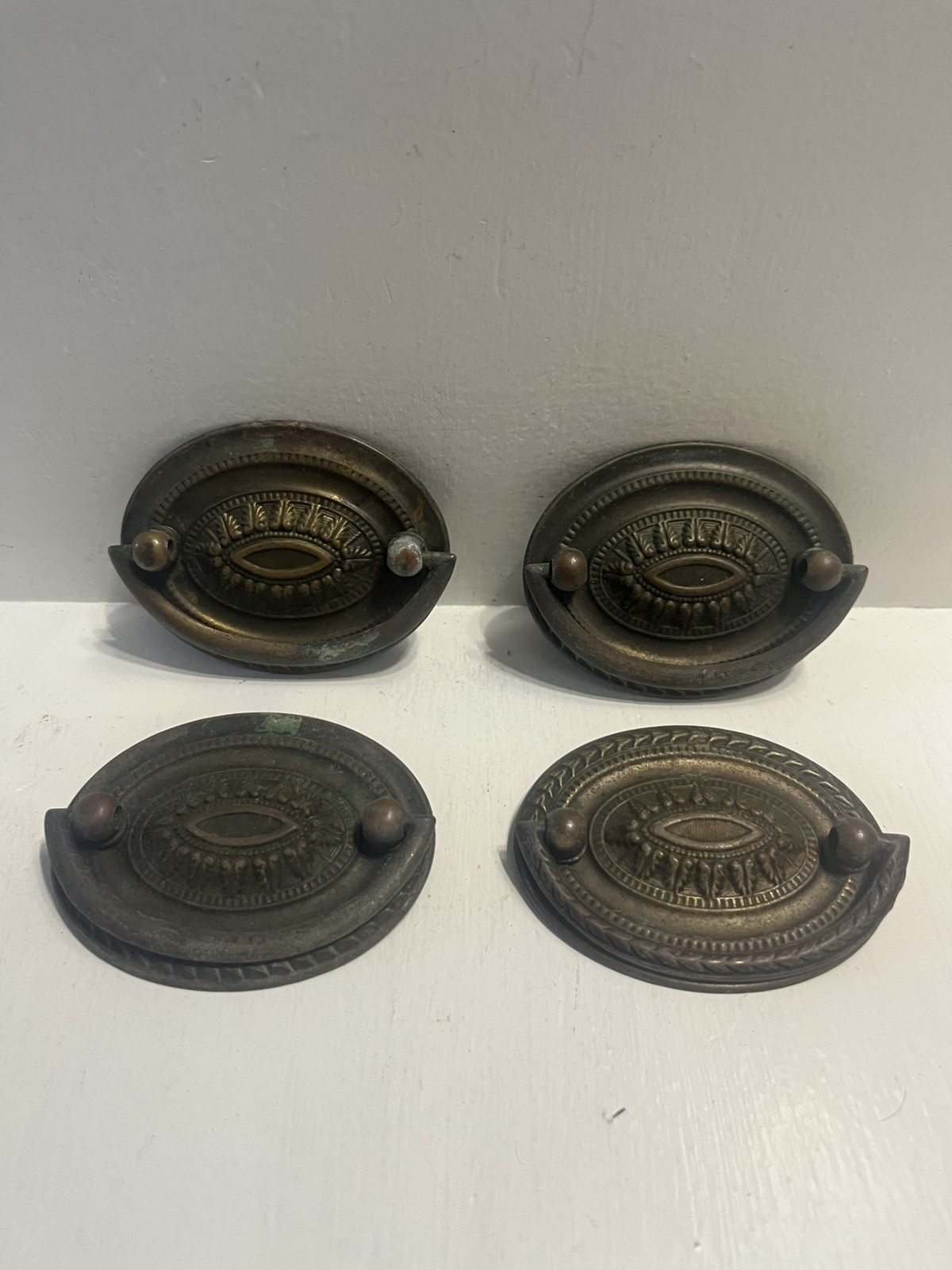– (4) Hepplewhite Drawer Pulls Antique Brass Salvage Hardware No Fasteners