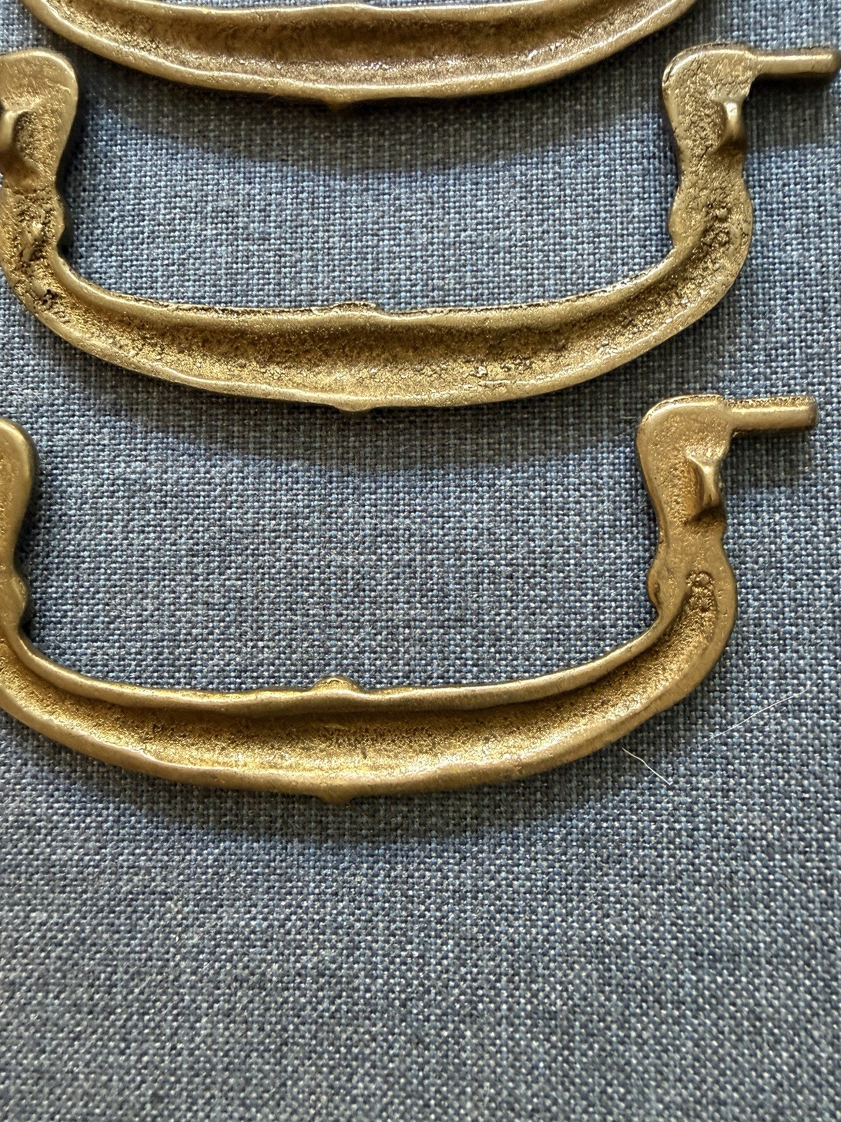 LOT OF VINTAGE ? BRASS METAL ORNATE DRAWER DOOR PULLS PULL KNOBS HANDLES