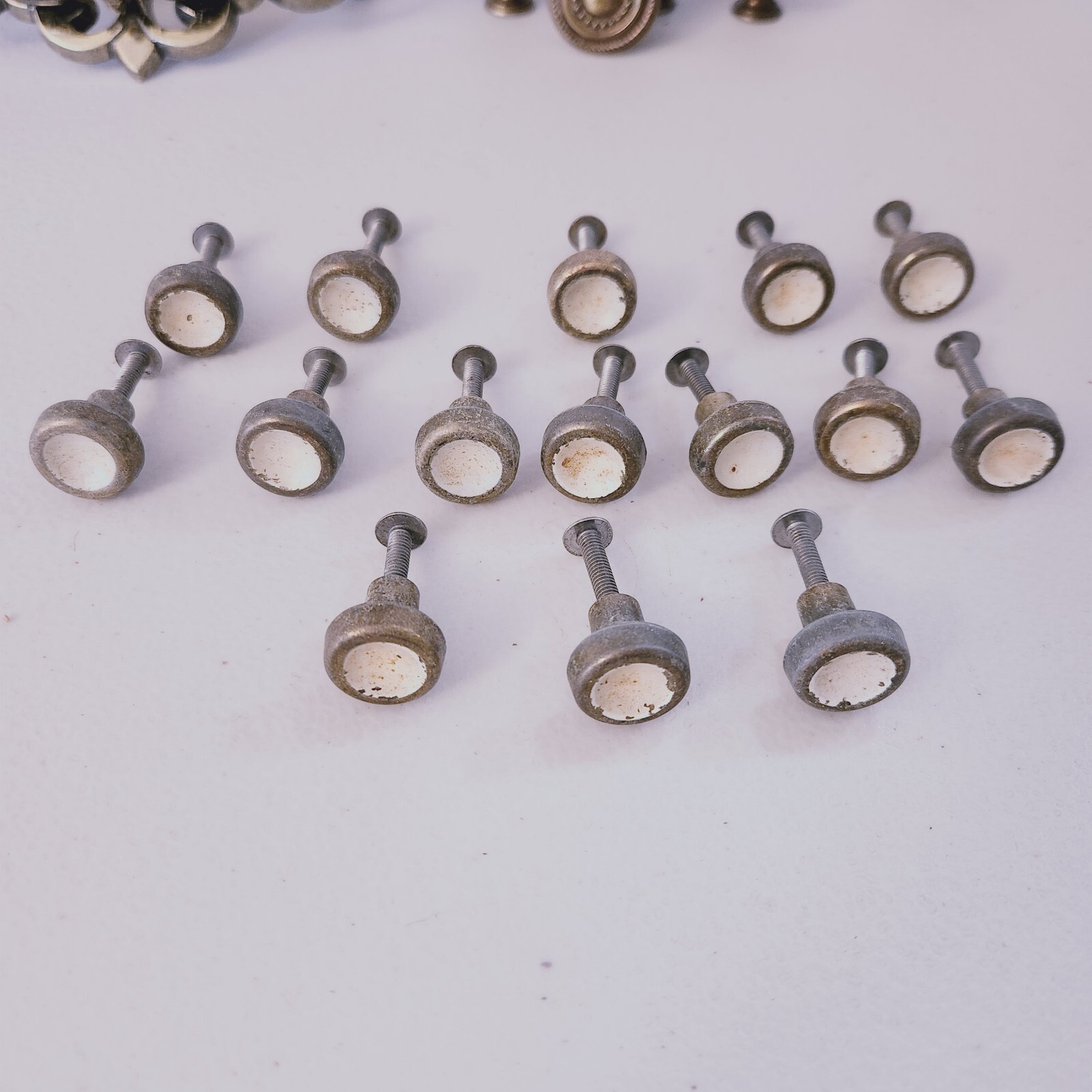 Vtg Salvaged Reclaimed Pulls Handles Dressers Metal Brass Mixed Hardware Lot