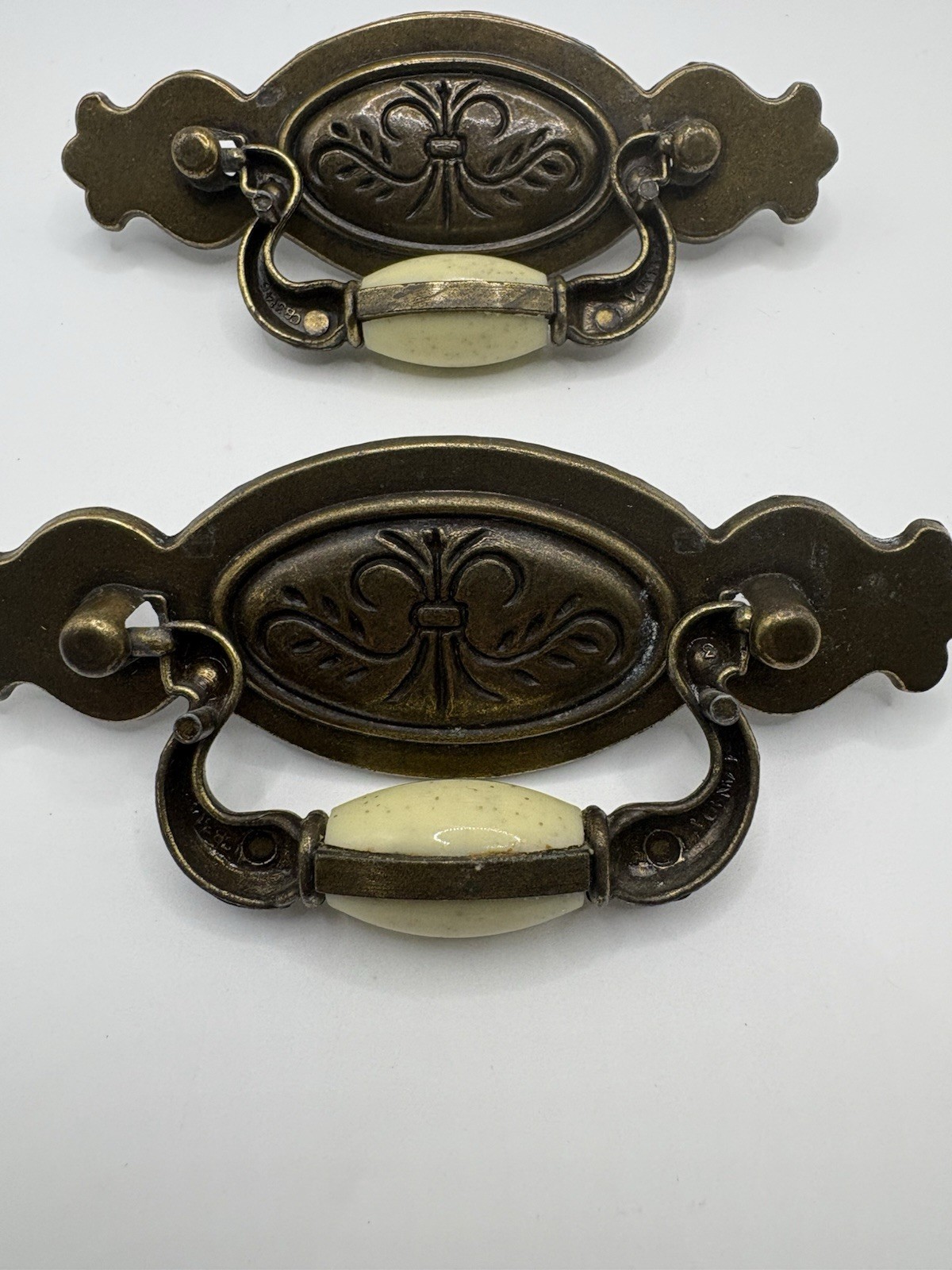 Vintage Brass Tone Dresser Drawer Cabinet Pull Handles CP-3145 Canada Set 2