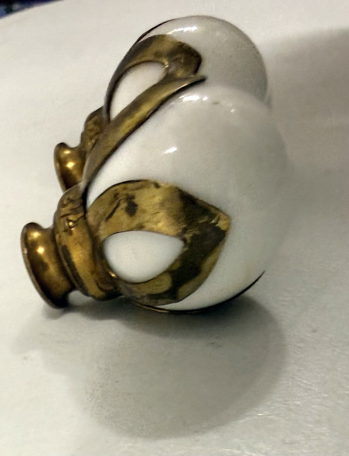 VTG Lot 2 Round Porcelain & Brass 1.25 In Drawer Cabinet Ball Pulls Knobs