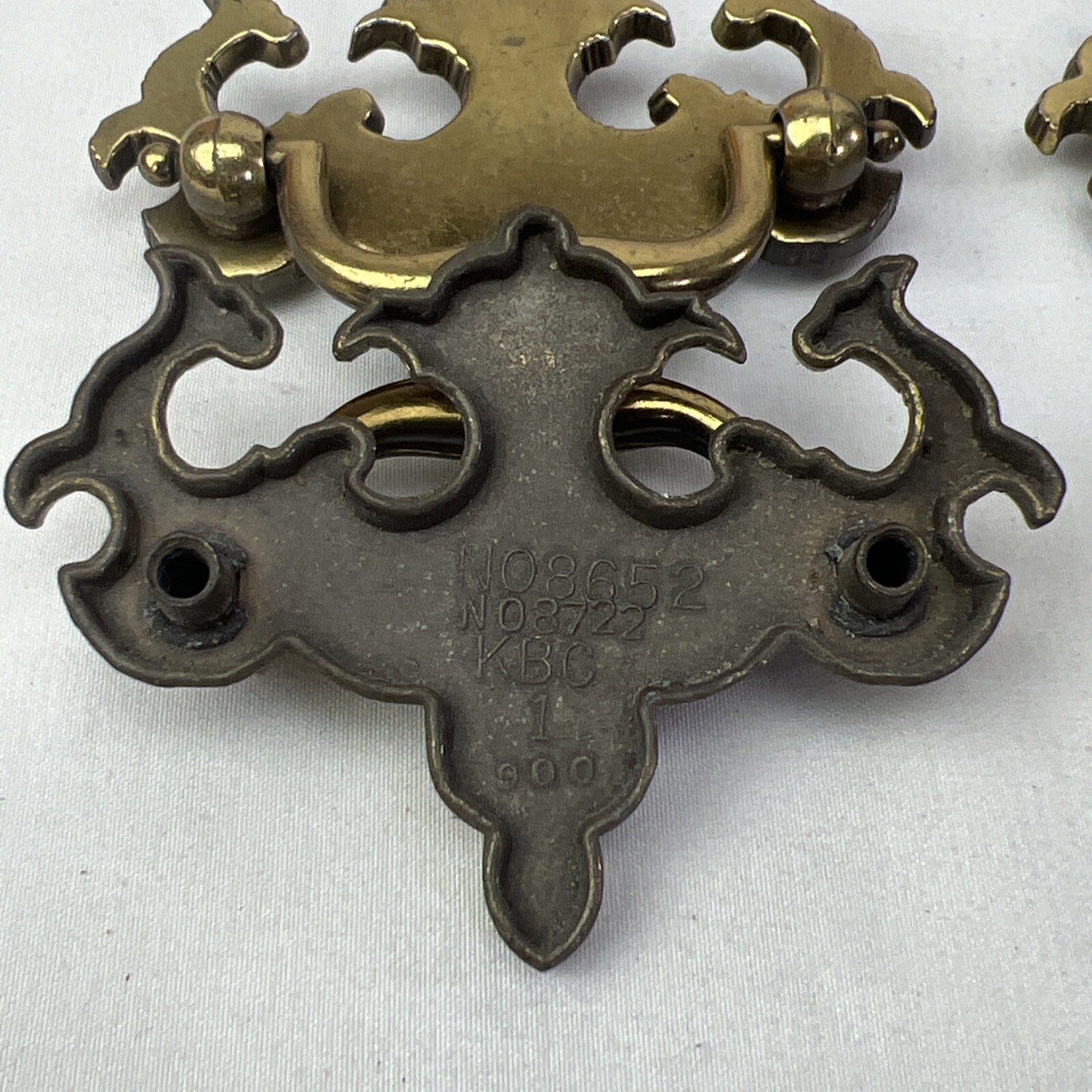 Vintage Keeler Brass Co KBC1 #8652 Brass Dresser Drop Pulls & Key Hole Lot Of 20