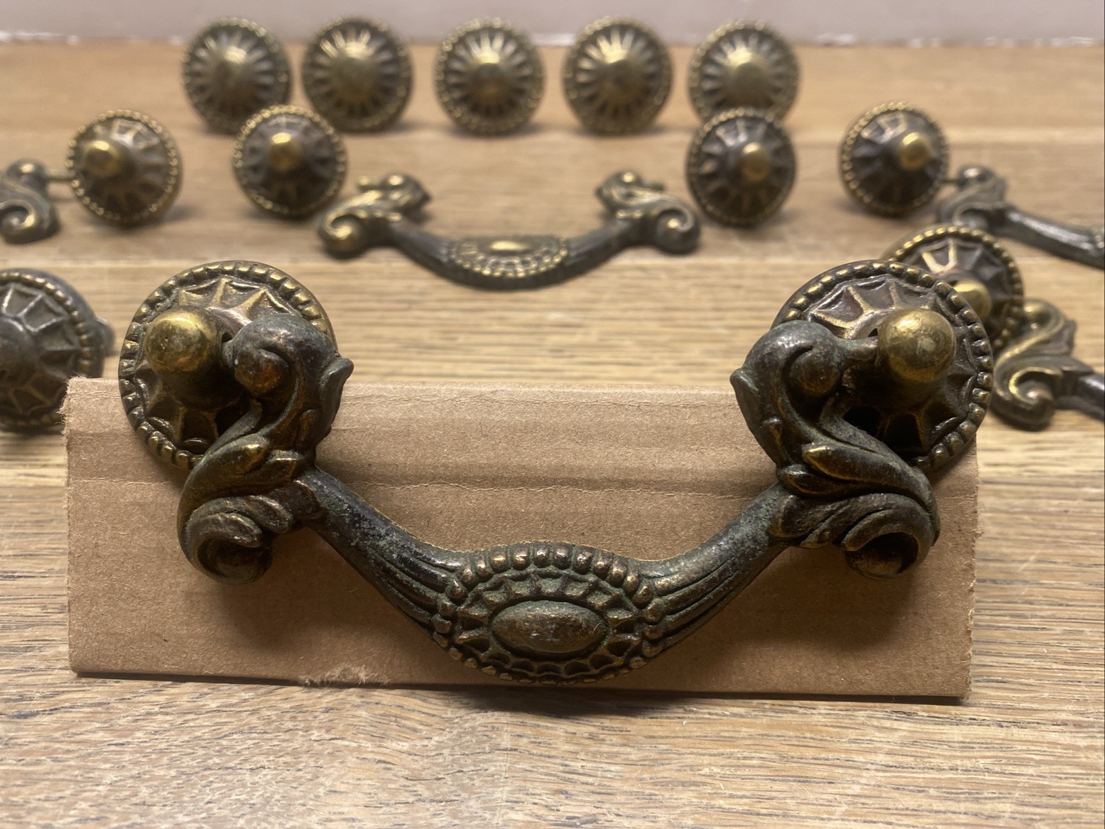 6 VTG Brass Ornate Victorian Brass Bail Drawer Handles & 5 Matching Round Knobs