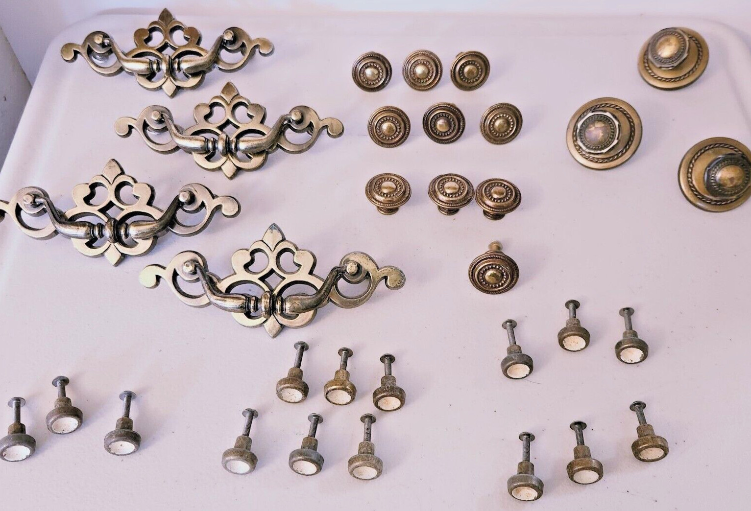 Vtg Salvaged Reclaimed Pulls Handles Dressers Metal Brass Mixed Hardware Lot