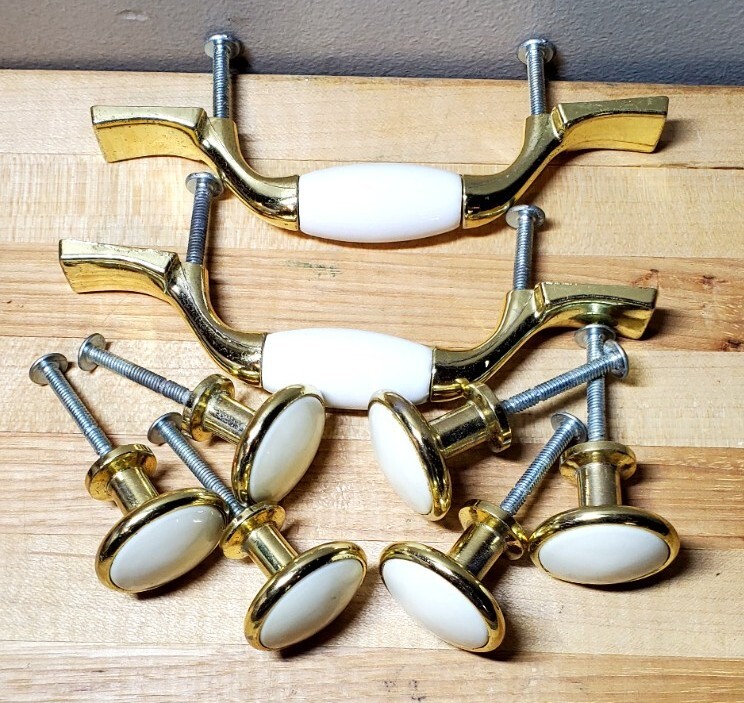 Lot of 8 Brass & Ceramic Cabinet Dresser Drawer Pull Handle Knobs