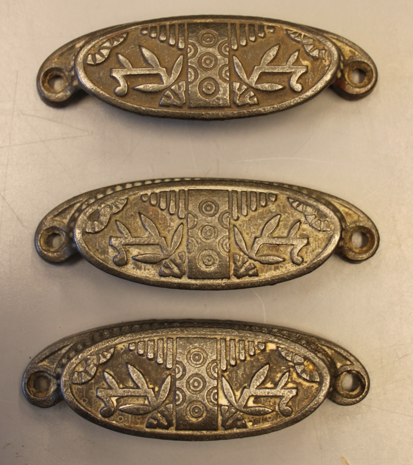 04/13 Set of 6 Authentic Antique Iron Drawer Pulls, Victorian Hardware, Eastlake