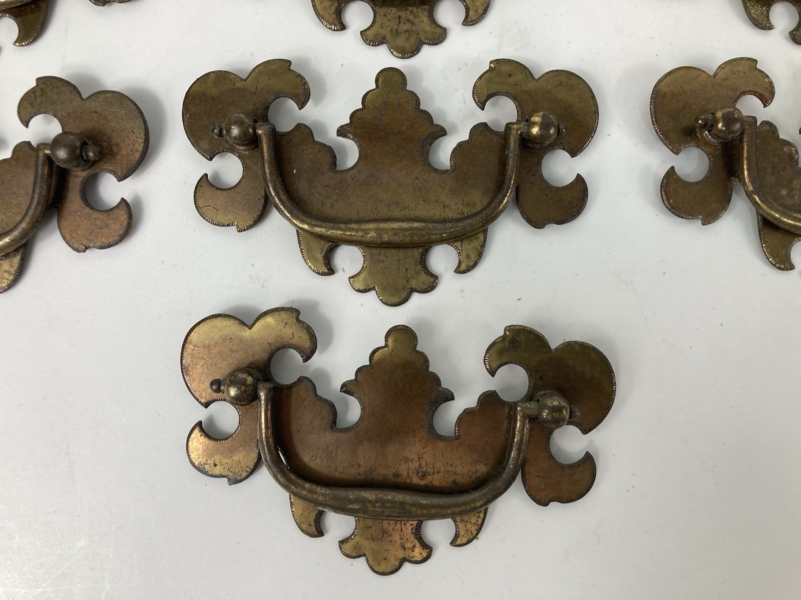 Vtg Reclaimed Brass Chippendale Batwing Bail Drawer Pulls Set Of 13 Patina