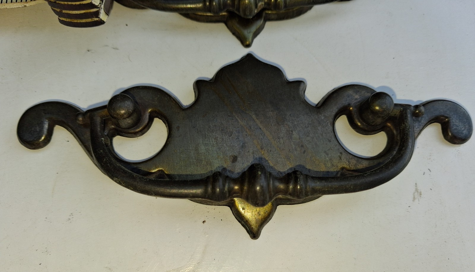 LOT OF VINTAGE ORNATE PULLS DRAWER HANDLES NO HARDWARE