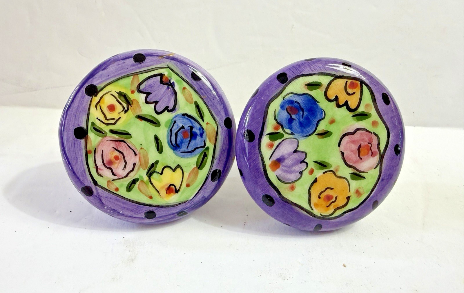 Set Of 2 – Vintage 1970’s Floral Round Cabinet Drawer Pulls Knobs With Screws