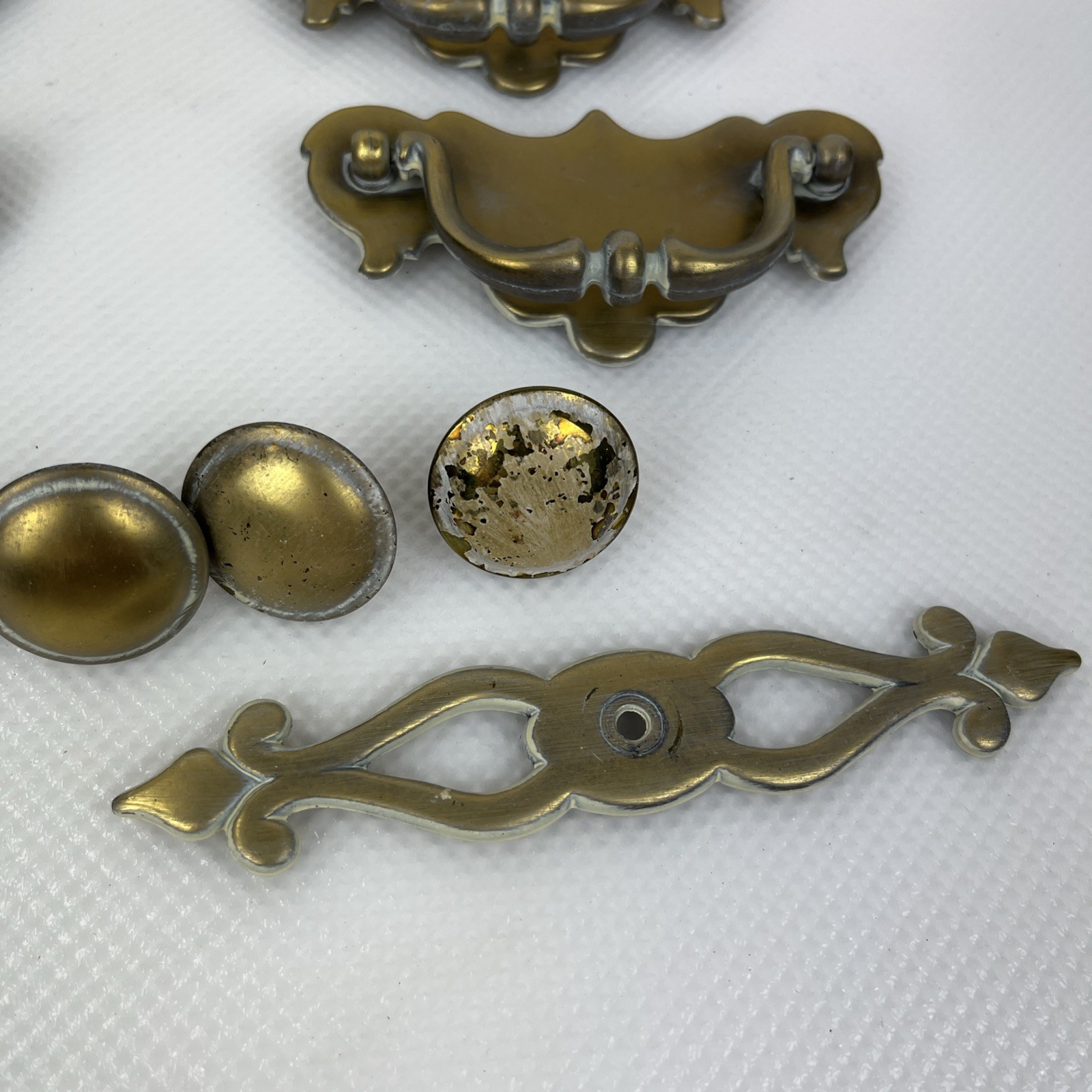 Lot 6 Vintage Brass Drop Handle Drawer Pull with 5 pull knobs Cabinet Hardware