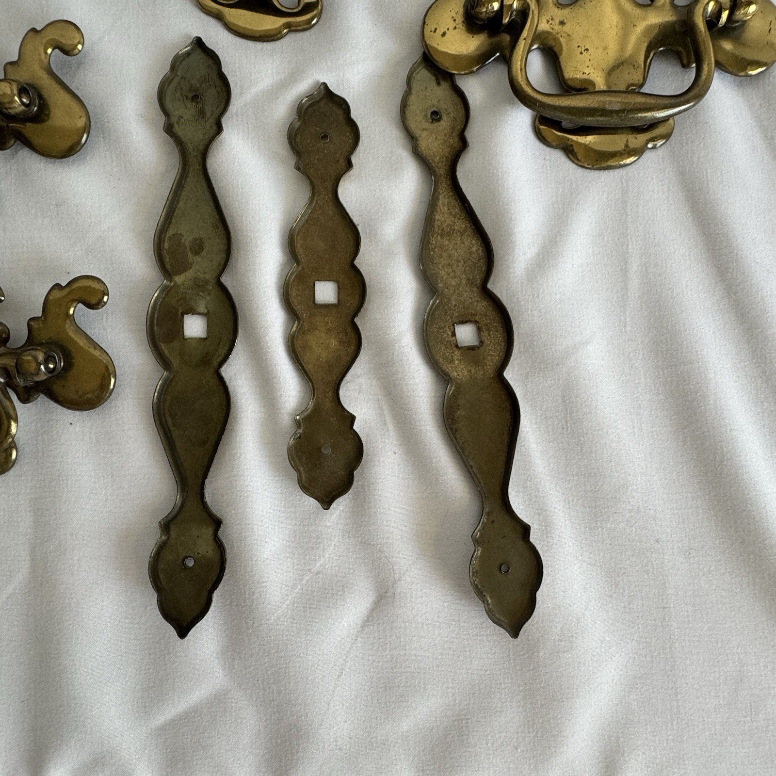 VTG Set Of 23 KBC (KEELER BRASS CO) Brass Drawer Pulls 6 Lg 14 Sm w/all But 2 Sc