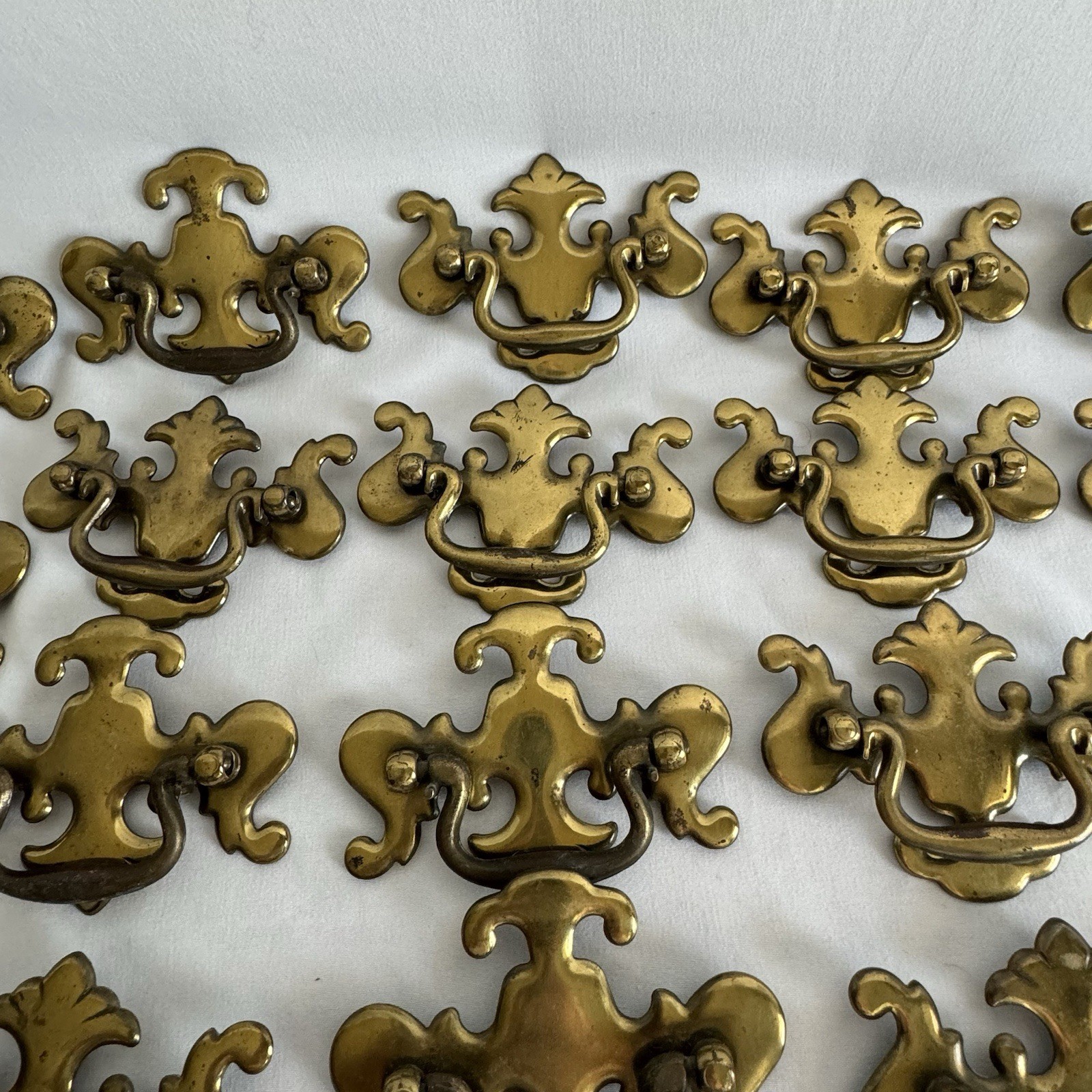 VTG Set Of 23 KBC (KEELER BRASS CO) Brass Drawer Pulls 6 Lg 14 Sm w/all But 2 Sc