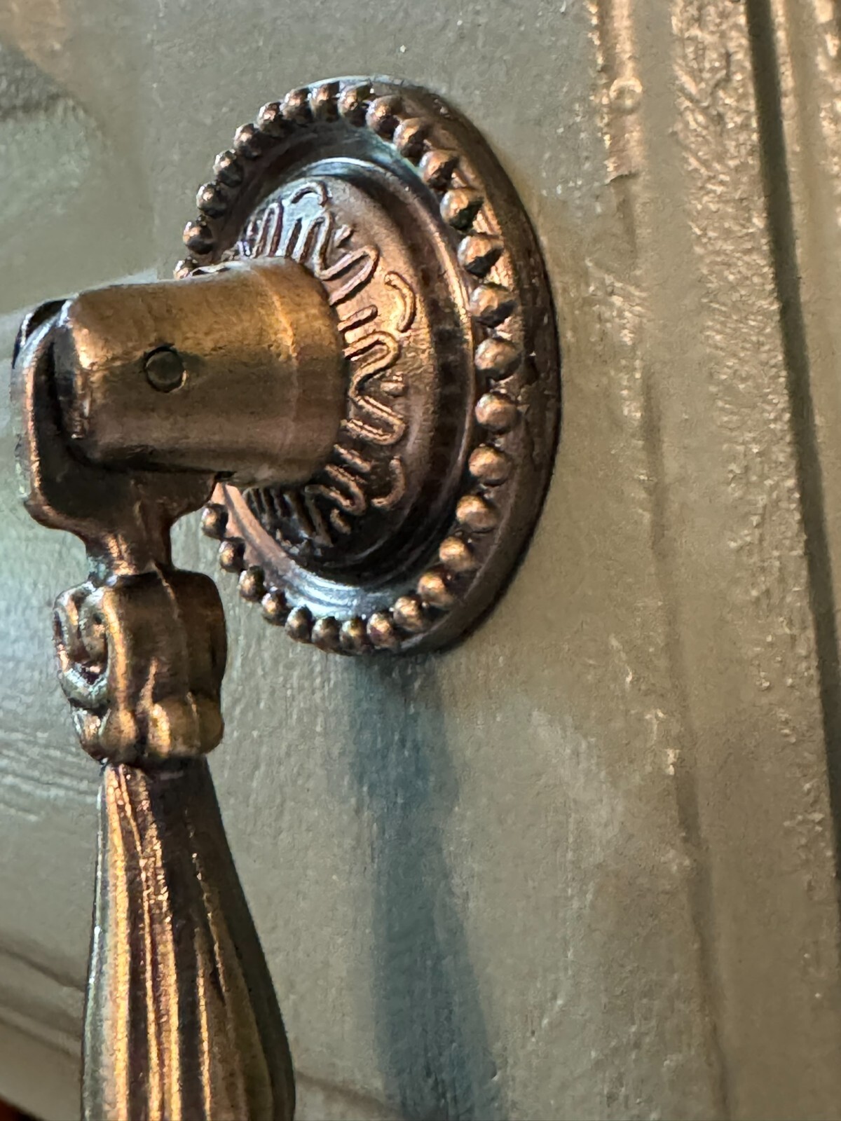 LOT 4: Vtg Antique Brass 2.5″ Teardrop Cabinet Door Furniture Pull Handle Knob