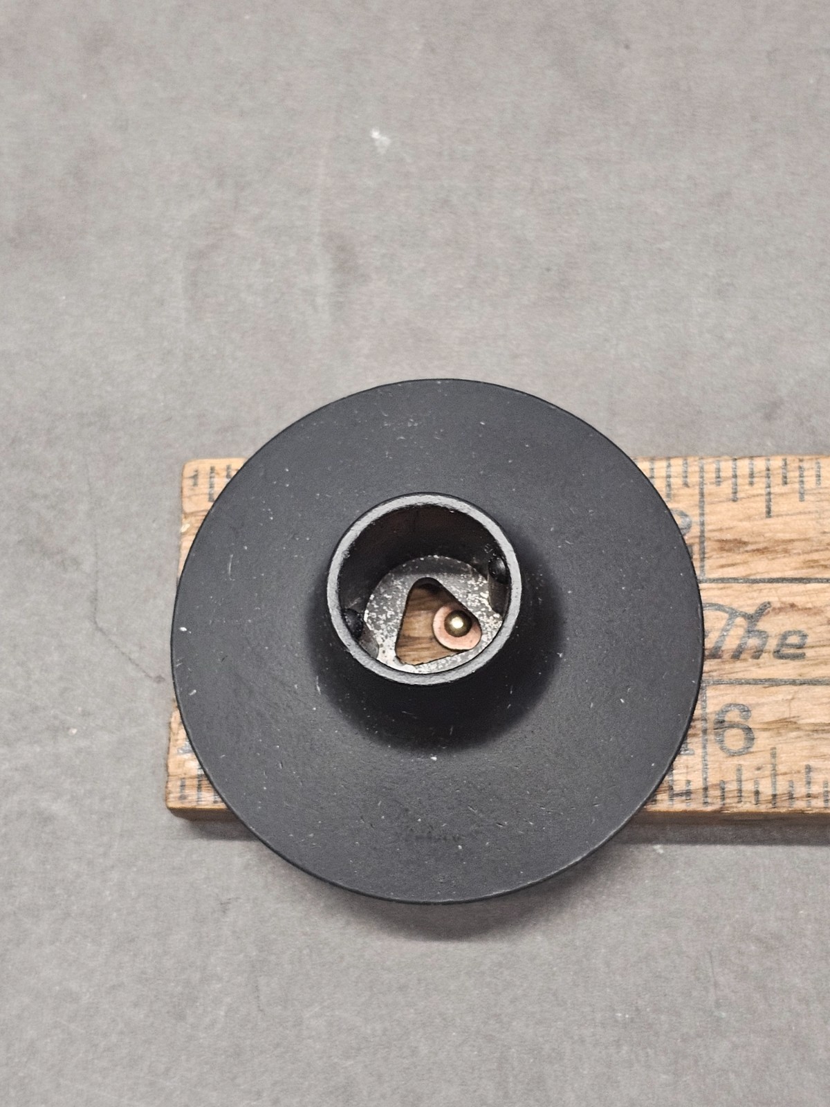 Vintage 1960’s Ebony Black – Gold Amerock 2″ Round Cabinet/Drawer Pulls NOS