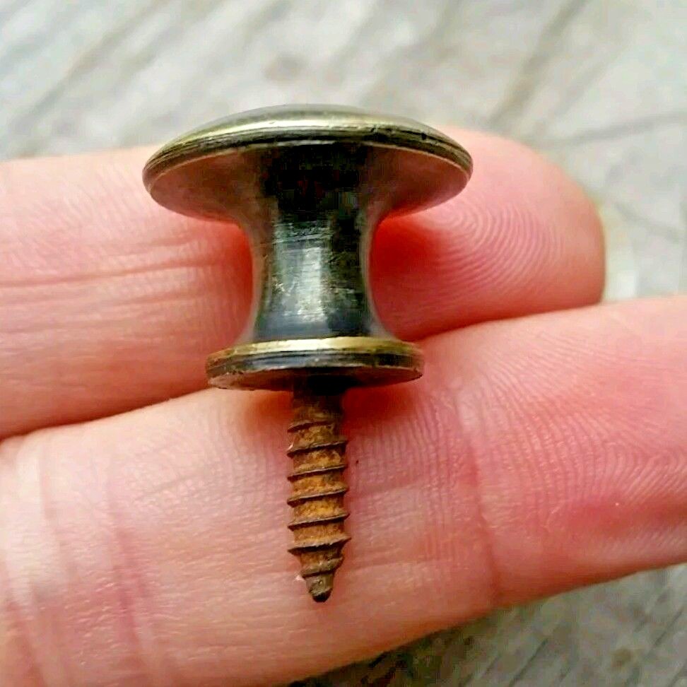 2 x #K (7/16″ dia), 2 x #K2 (5/8″dia) knobs