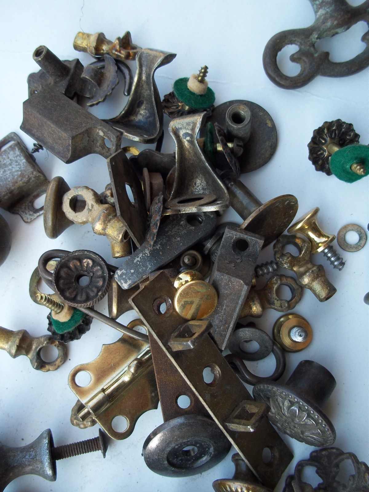 LOT ANTIQUE FURNITURE HARDWARE-PULLS,BAILS,HANDLES,ECT.