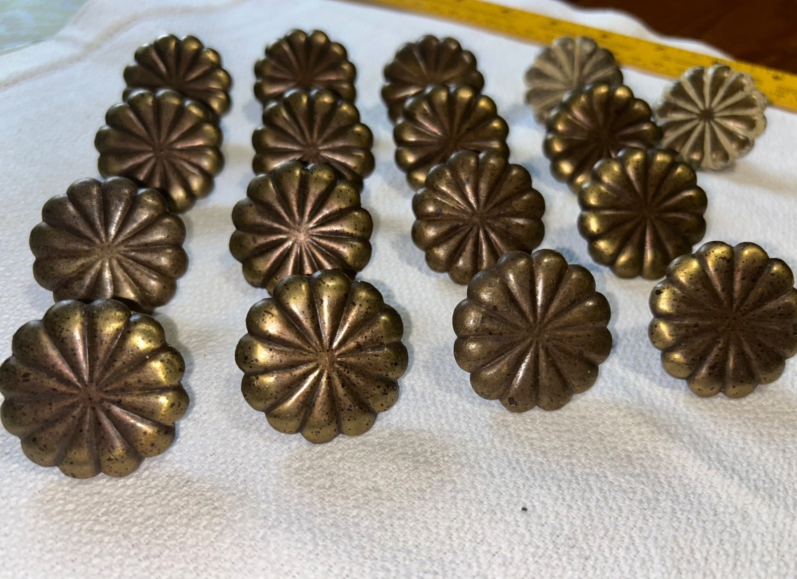 Lot 17 Vintage 60s Brass Ornate Drawer Pulls Floral Cabinet Knobs Round MCM
