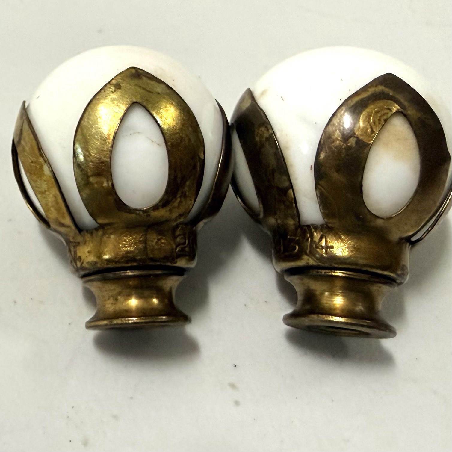 VTG Lot 2 Round Porcelain & Brass 1.25 In Drawer Cabinet Ball Pulls Knobs