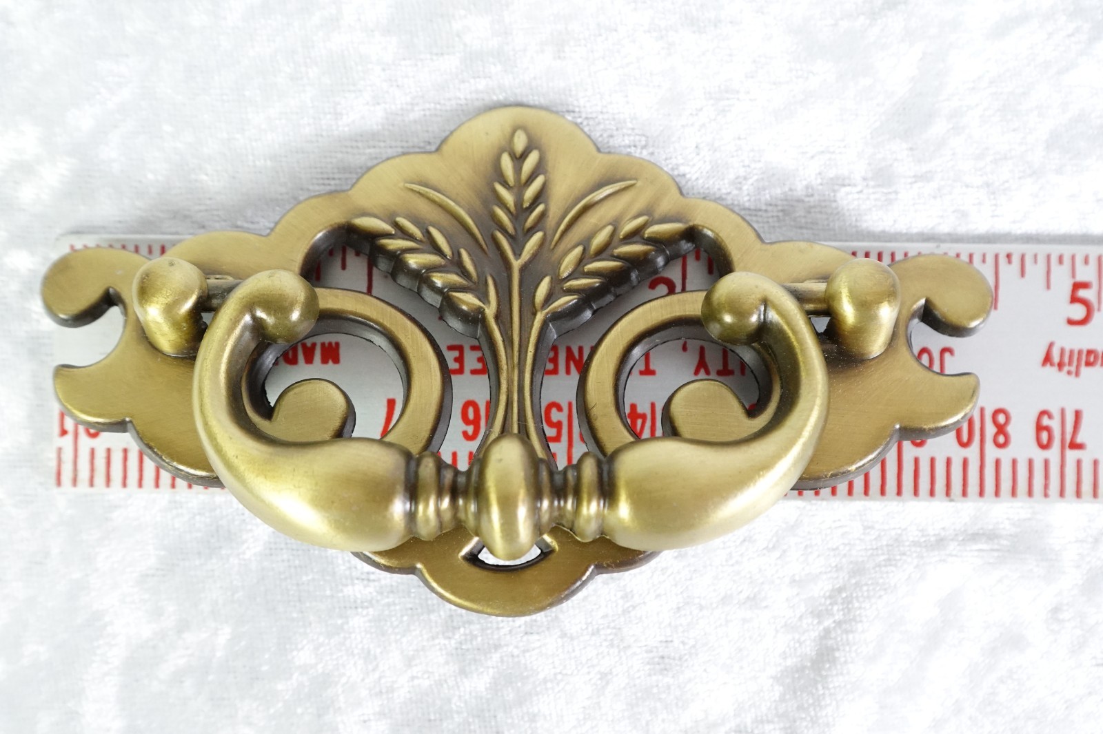 4 Vintage Matching Chippendale Batwing Drawer Pulls 3″ Center Wheat Motif