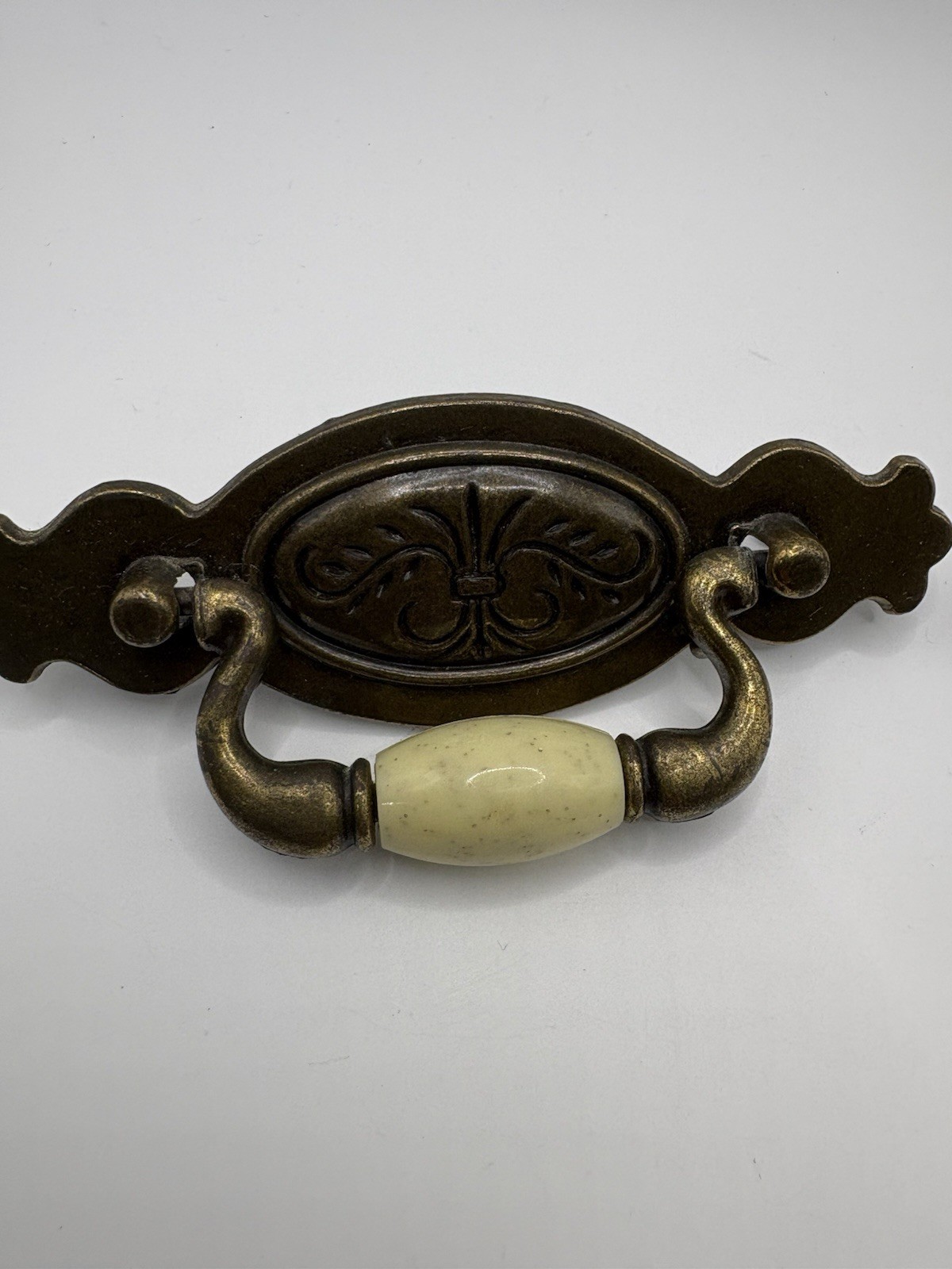 Vintage Brass Tone Dresser Drawer Cabinet Pull Handles CP-3145 Canada Set 2