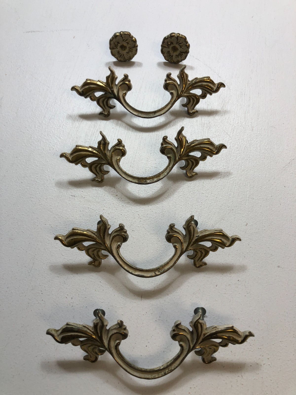 4 French Antique Victorian Drawer Handles & 2 Pulls Dresser Hardware Brass vtg