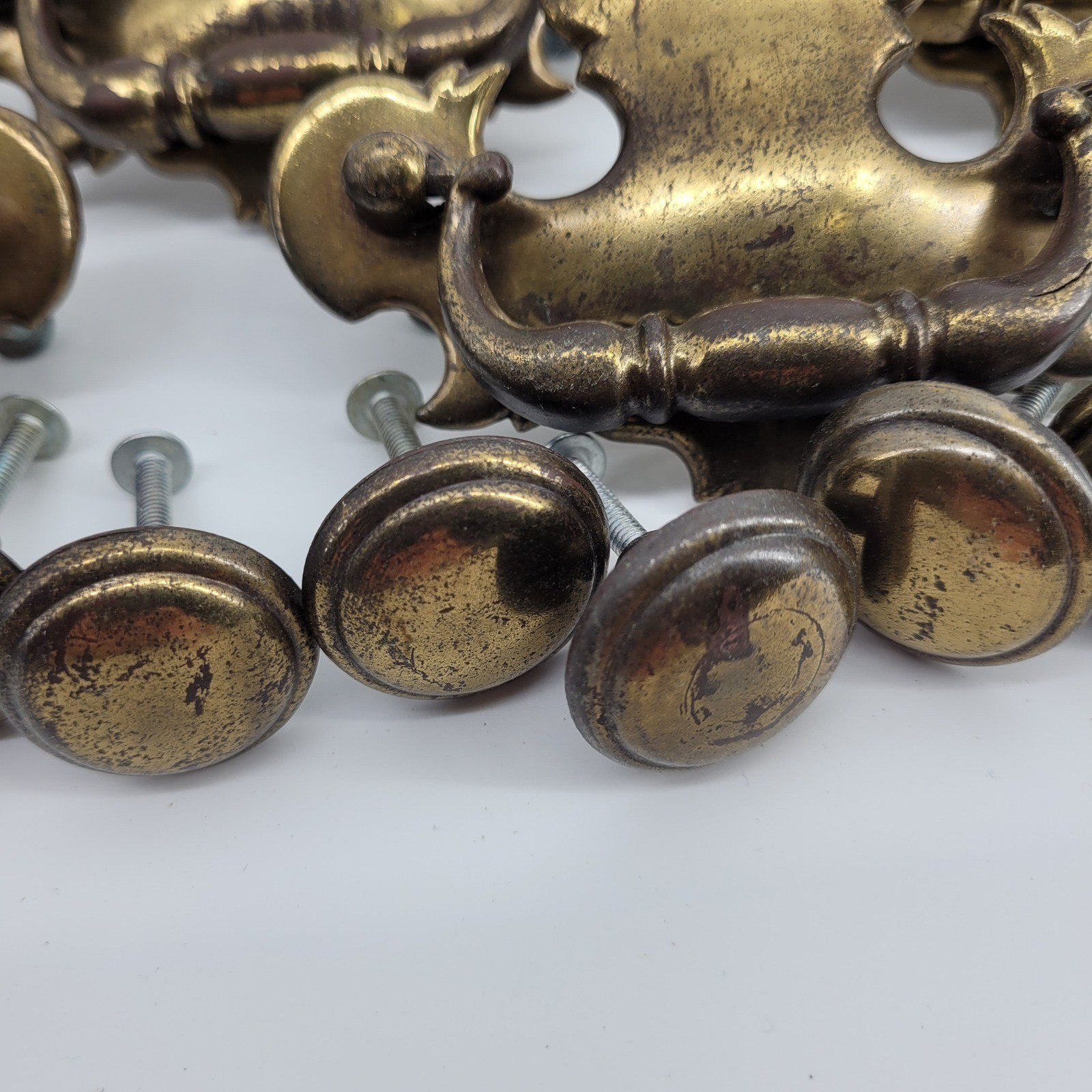 Vintage 1985 Brass Batwing Drawer Pulls and Knobs Set of 16 Chippendale 3″ Hole