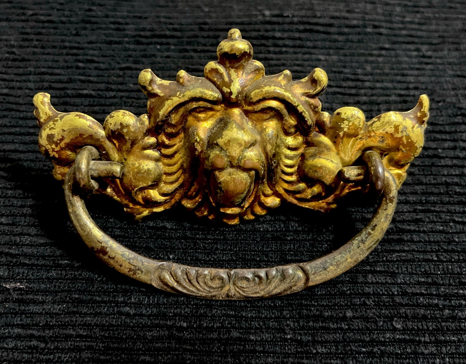 LION HEAD LOT OF 3 DRAWER PULLS BRASS BACKPLATE, METAL HANDLE ANTIQUE-VINTAGE ⭐️