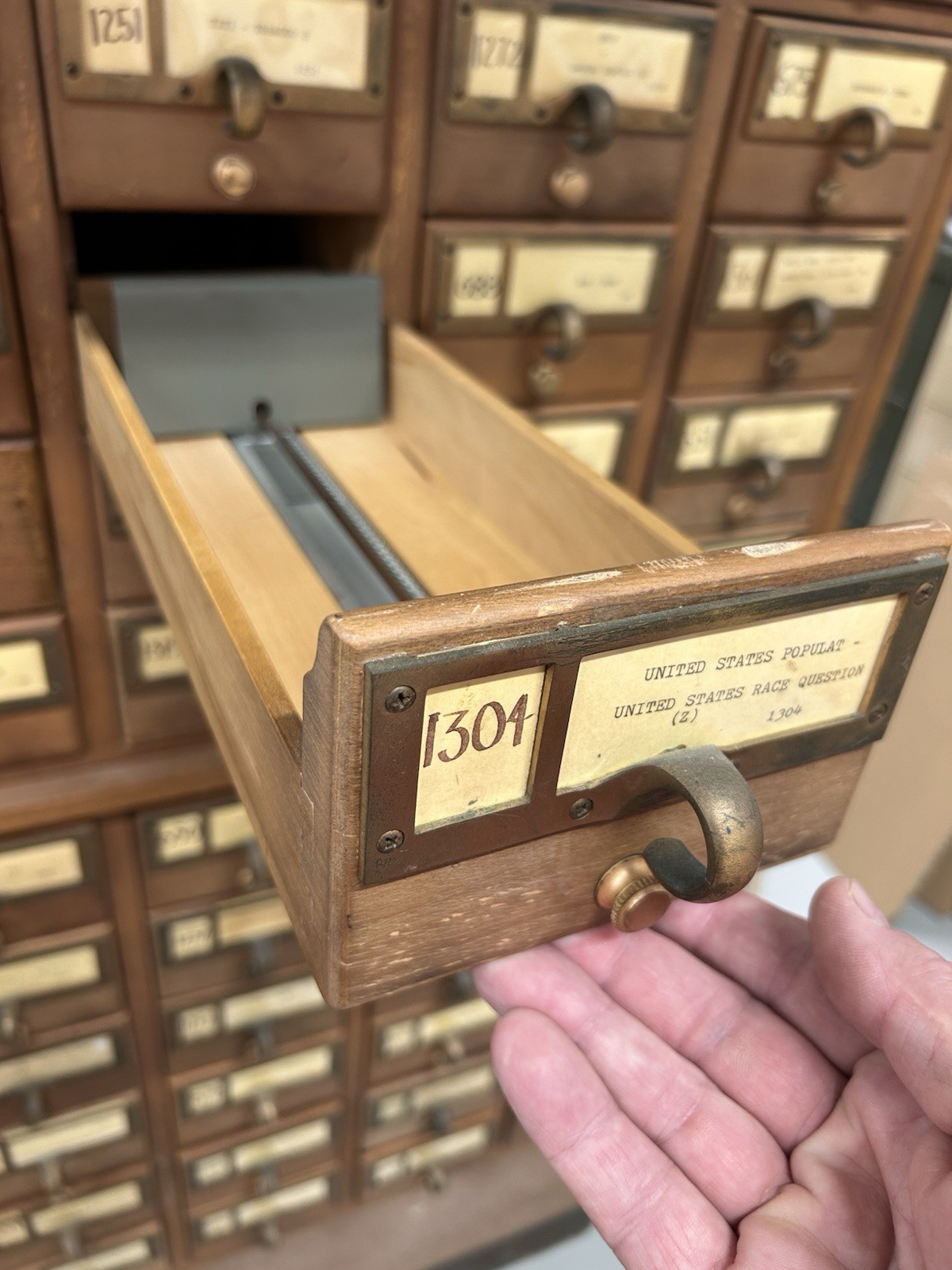 QTY 1 ANTIQUE CARD CATALOG SKEWER ROD WITH BRONZE KNOB AND BRONZE PLATED ROD