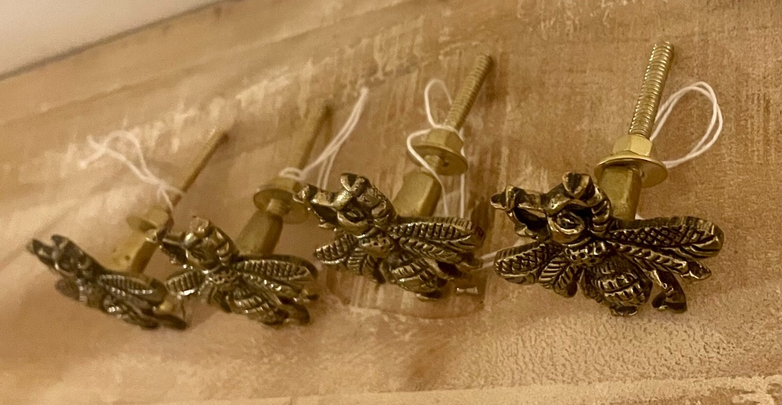 2; Antique-Gold Metal Drawer Pulls Handles Bee Vintage-Brass Cabinet Door Knobs