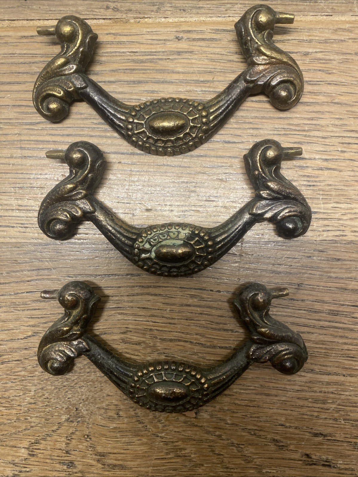 6 VTG Brass Ornate Victorian Brass Bail Drawer Handles & 5 Matching Round Knobs