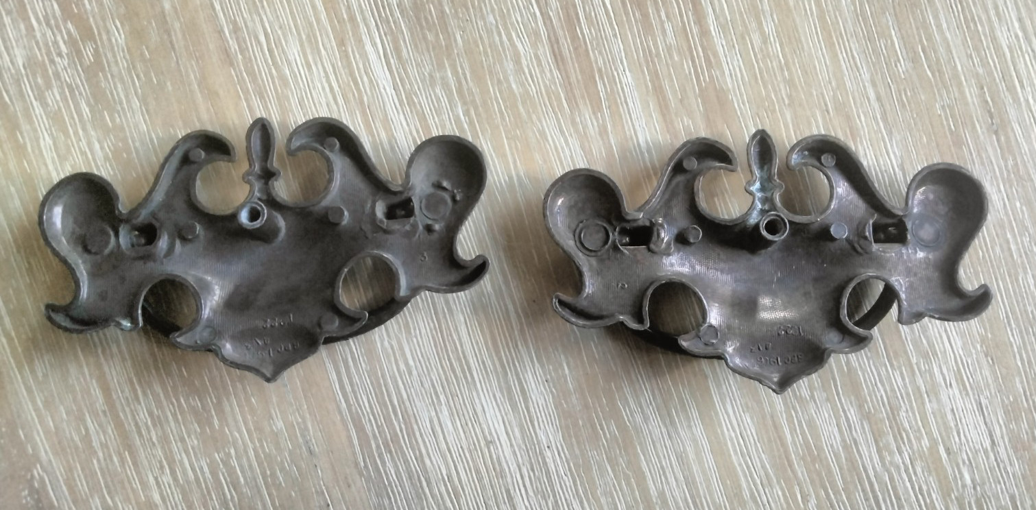 Brass Traditional Drawer Pulls Set Of 2 BPC 1906 4/3 Chippendale Batwing Patina