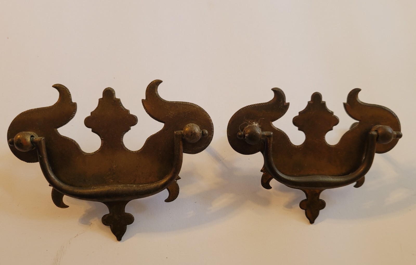 7 Vtg Brass Metal Chippendale Batwing Bail Dresser Drawer Pulls 2 Sizes