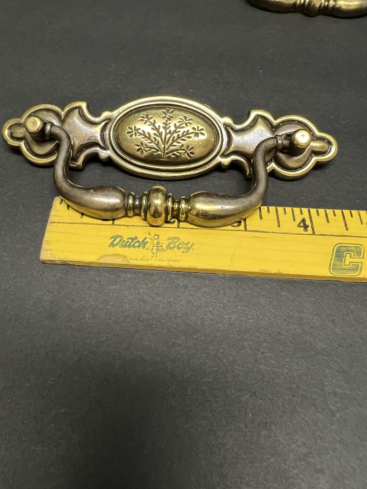 Lot (6) Vintage Bail Pull Features An Ornate Oval Backplate With Floral Design