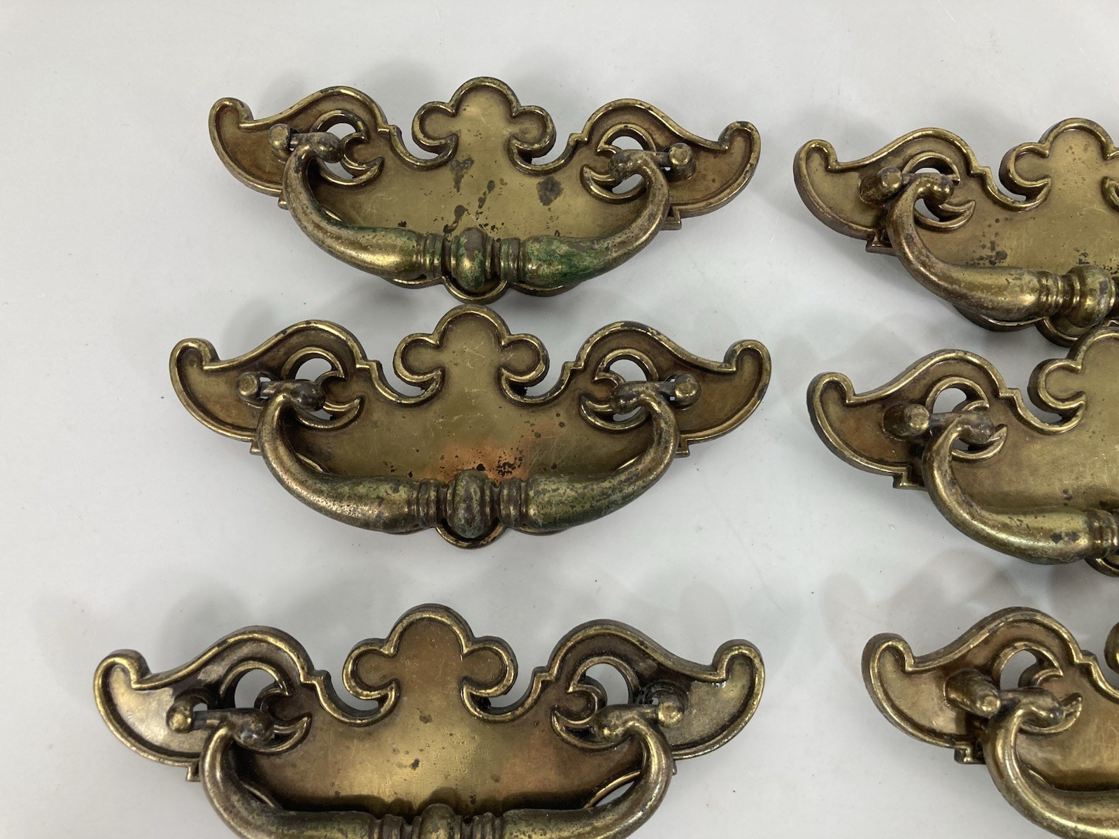Vtg Reclaimed Brass Chippendale Batwing Bail Drawer Pulls Set Of 14 Patina