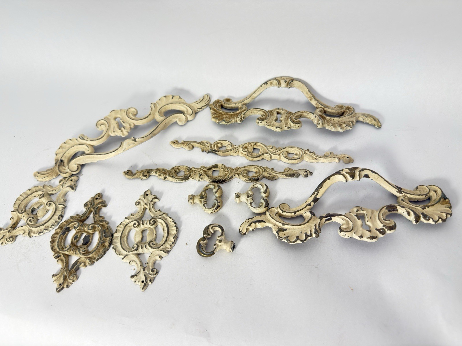 11 Pc VTG Drexel Heritage French Provincial Ornamental Drawer Knobs Pulls Accent