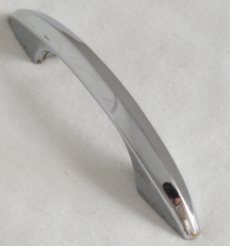 lot of 10 vintage metal chrome mod drawer door pulls handles sleek convex 4.75″