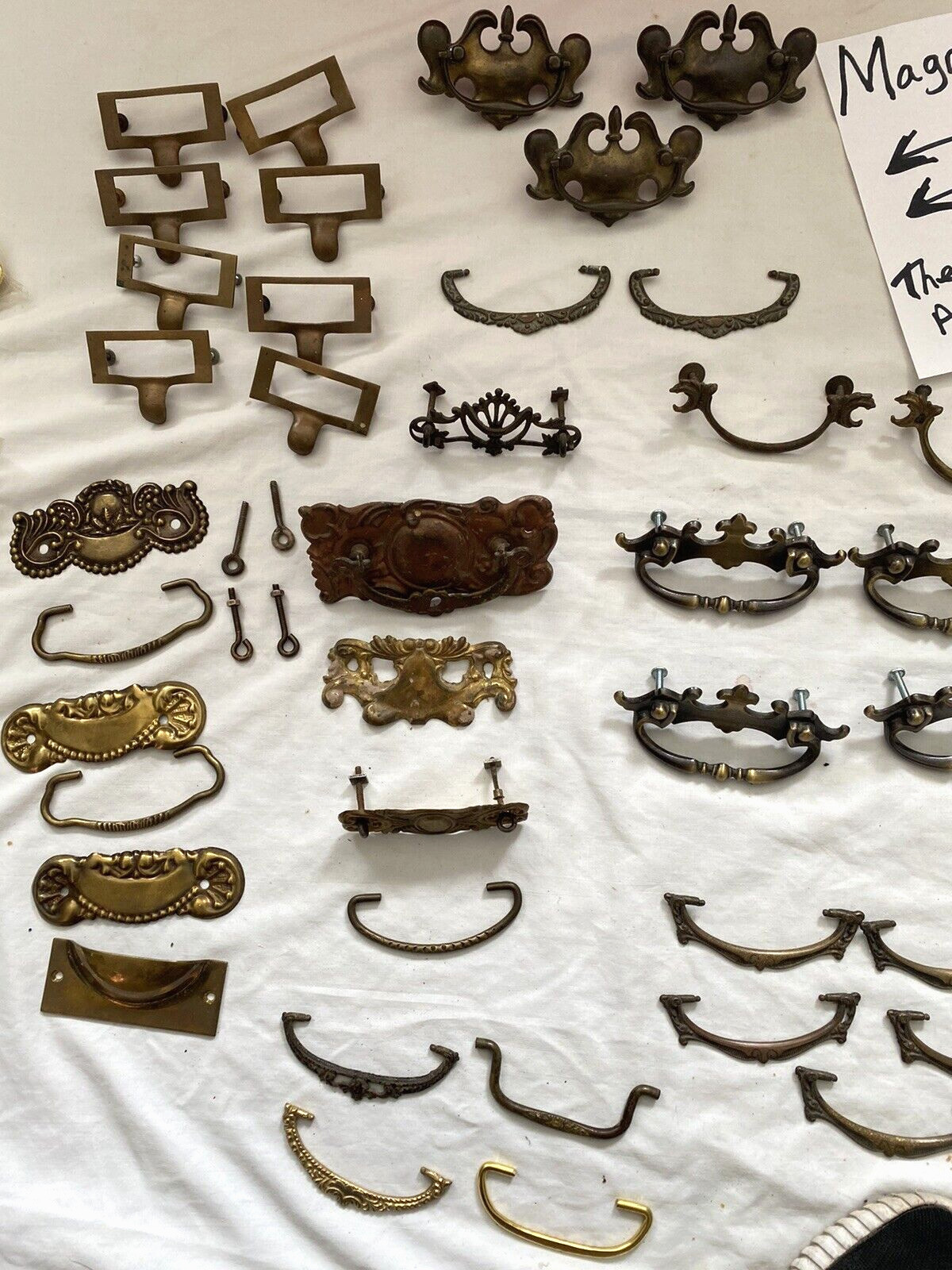 VINTAGE/MODERN DRAWER CABINET KNOBS PULLS & ACCESSORIES-MIXED LOT OF 141