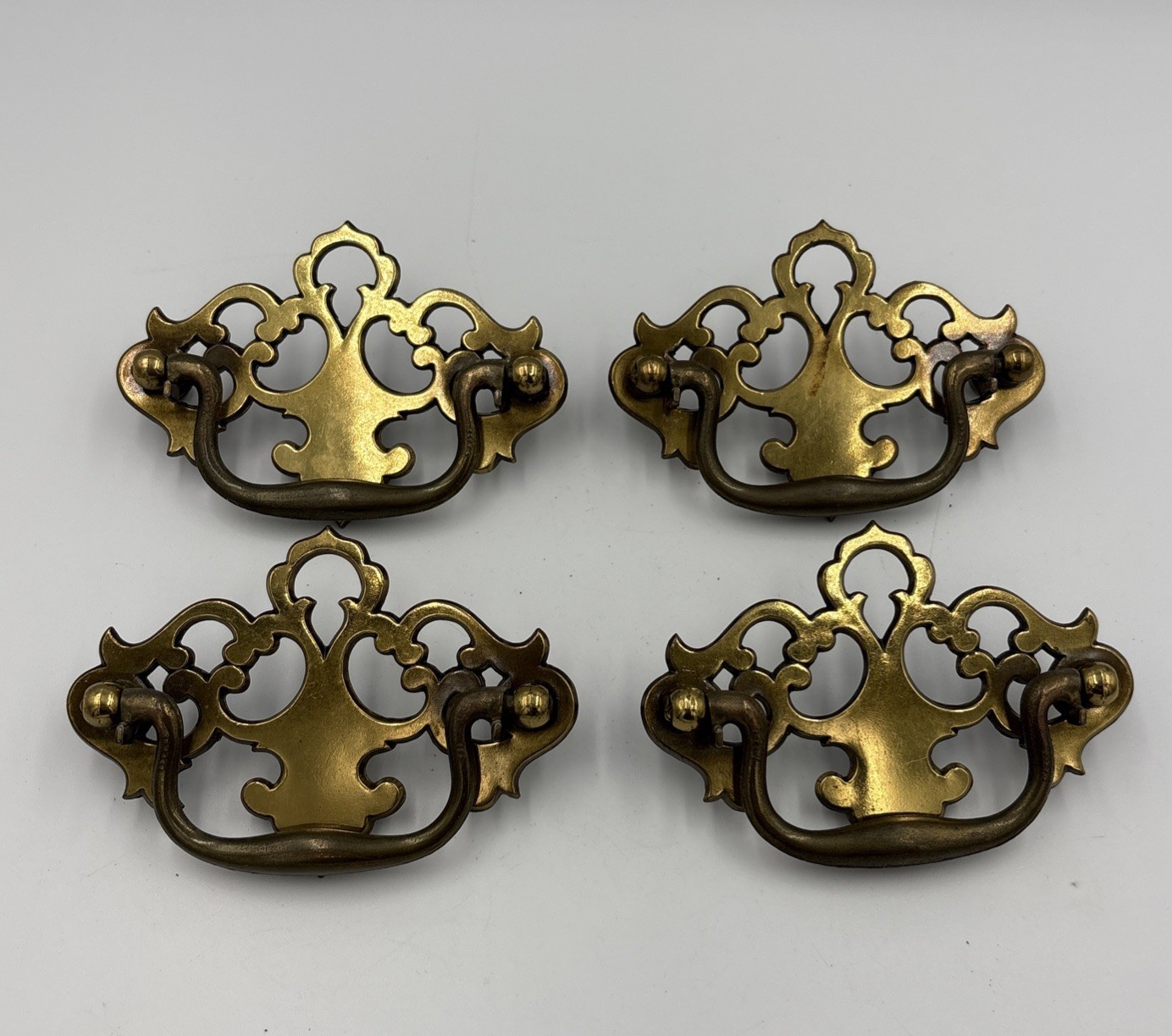 SET OF 4 ORNATE VINTAGE BRASS CHIPPENDALE STYLE BATWING DRAWER PULLS N4381