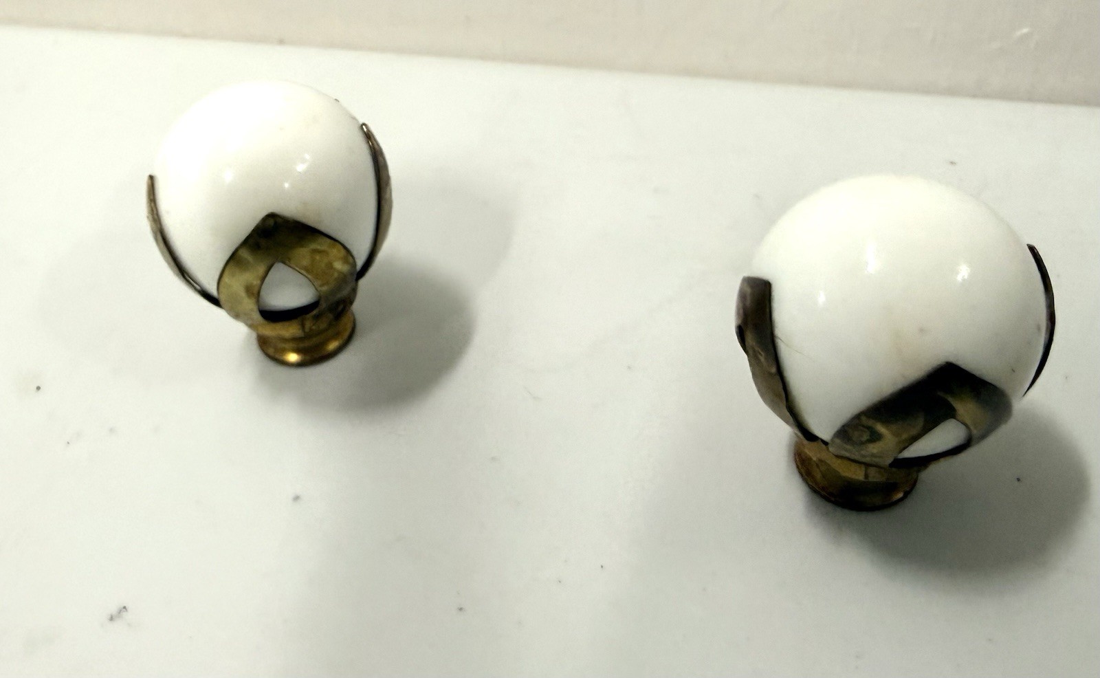 VTG Lot 2 Round Porcelain & Brass 1.25 In Drawer Cabinet Ball Pulls Knobs