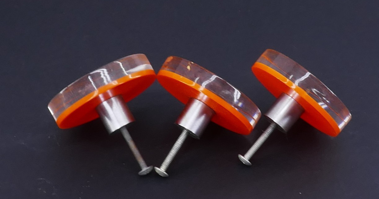 3 LARGE ORANGE LUCiTE MiD CENTURY 2-1/2″ ROUND CABiNET DRESSER DRAWER PULL KNOB