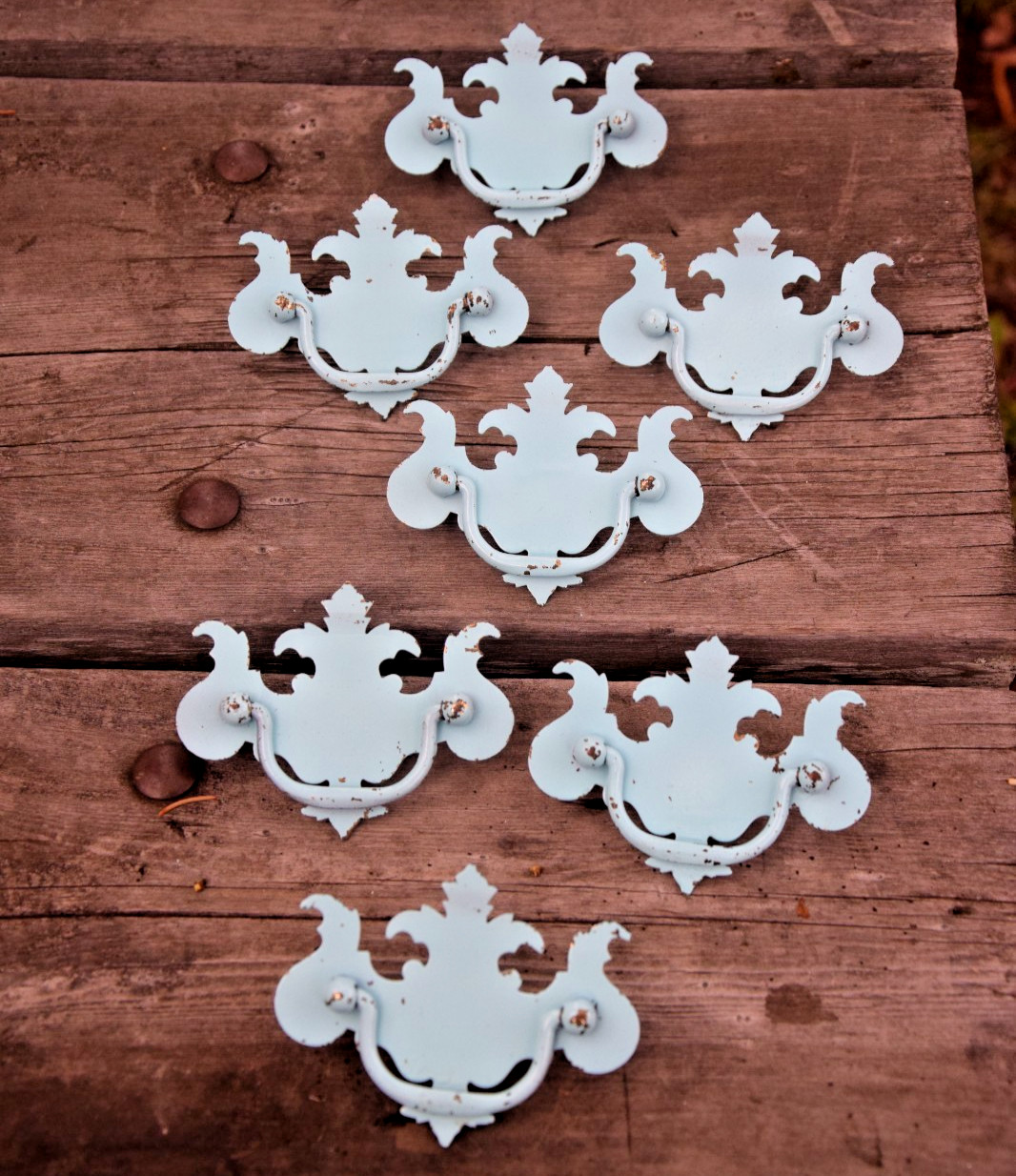 FLEUR DE LIS CHEST OF DRAWERS PULL HANDLE HARDWARE LOT OF 7 PULLS WITH SCREWS