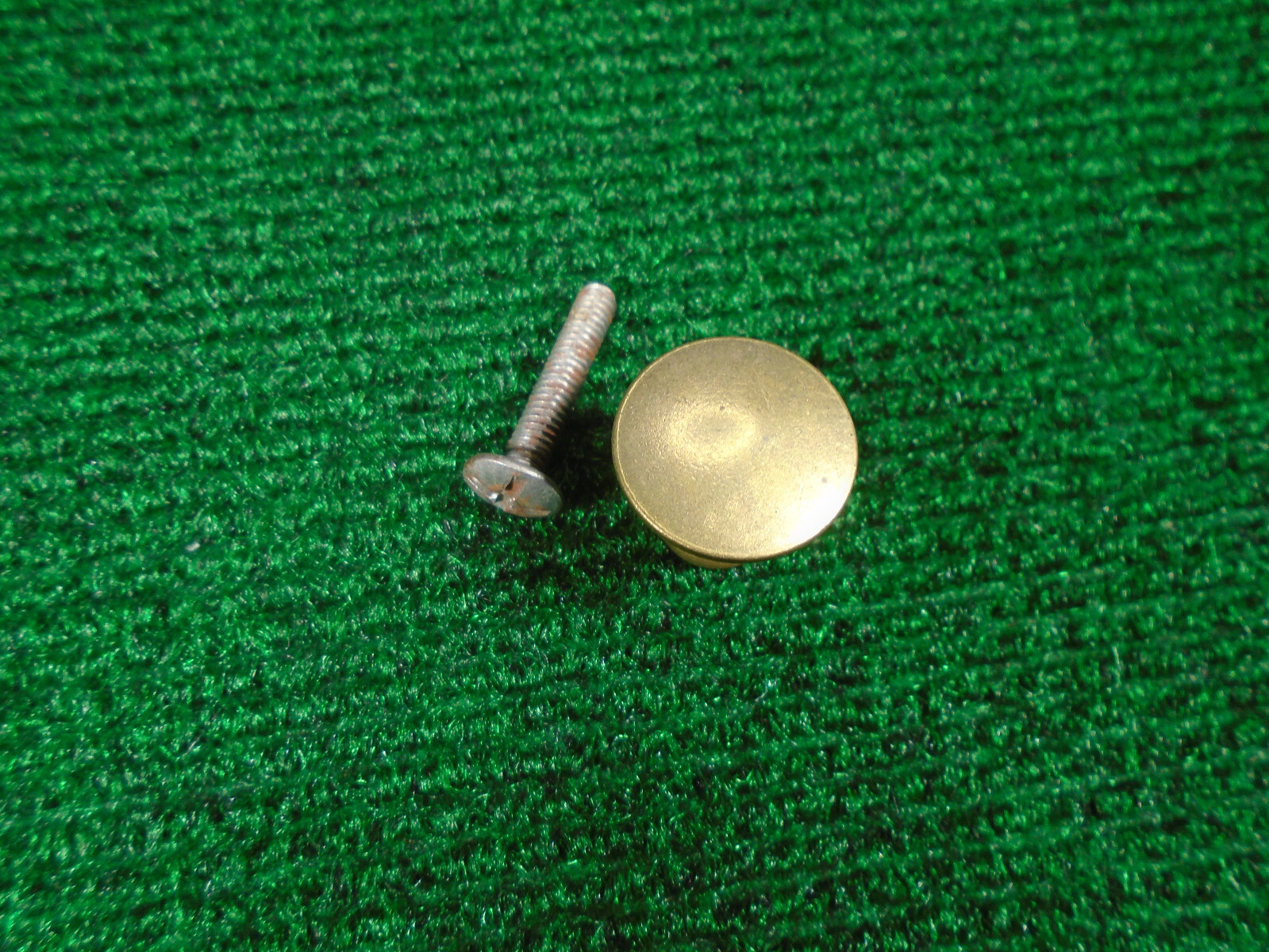 SMALL BRASS 3/4″ KNOBS: PERFECT FOR BARRISTER CASE, PIANO KEYBOARDS, ETC (42020)