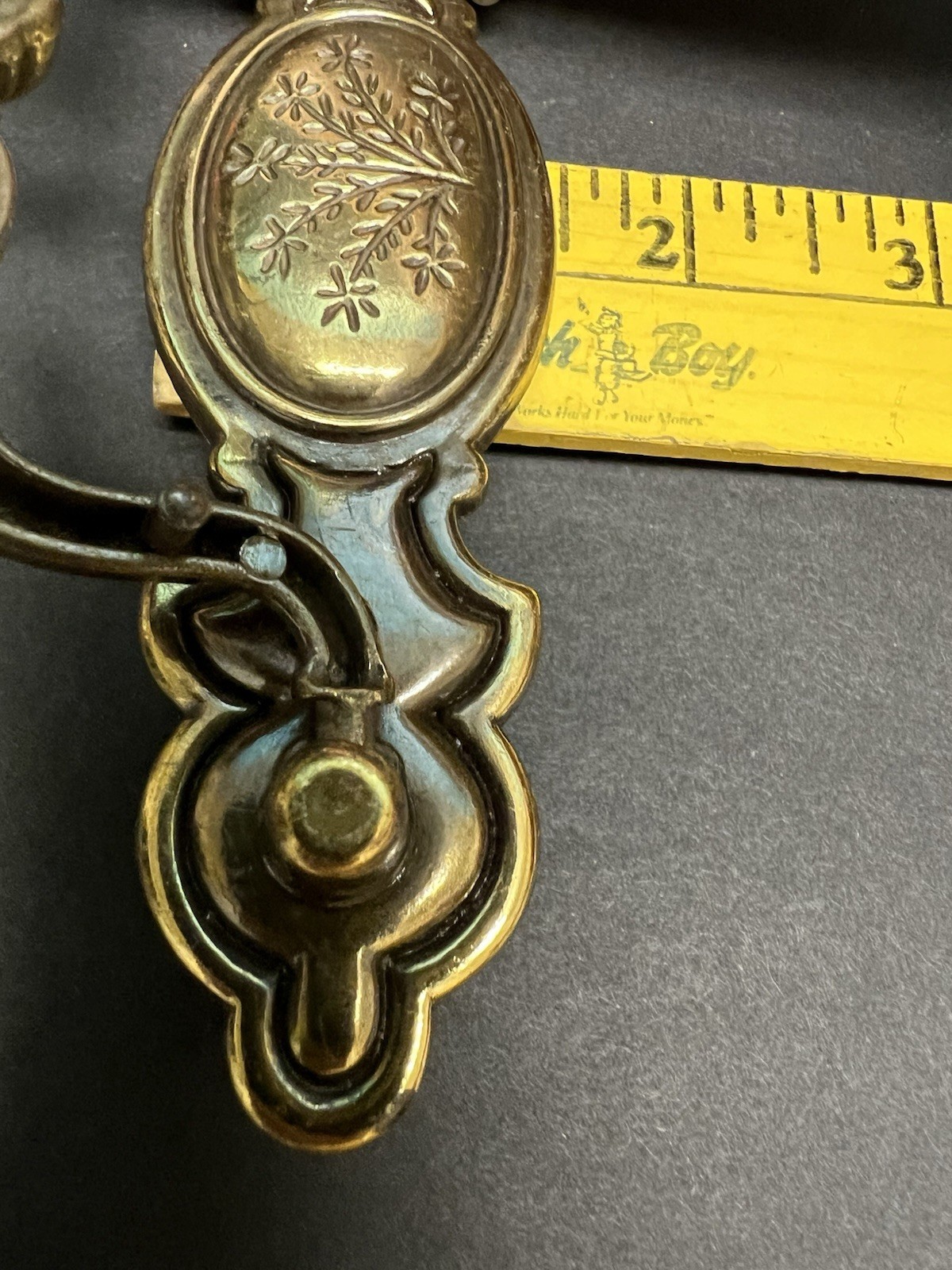 Lot (6) Vintage Bail Pull Features An Ornate Oval Backplate With Floral Design